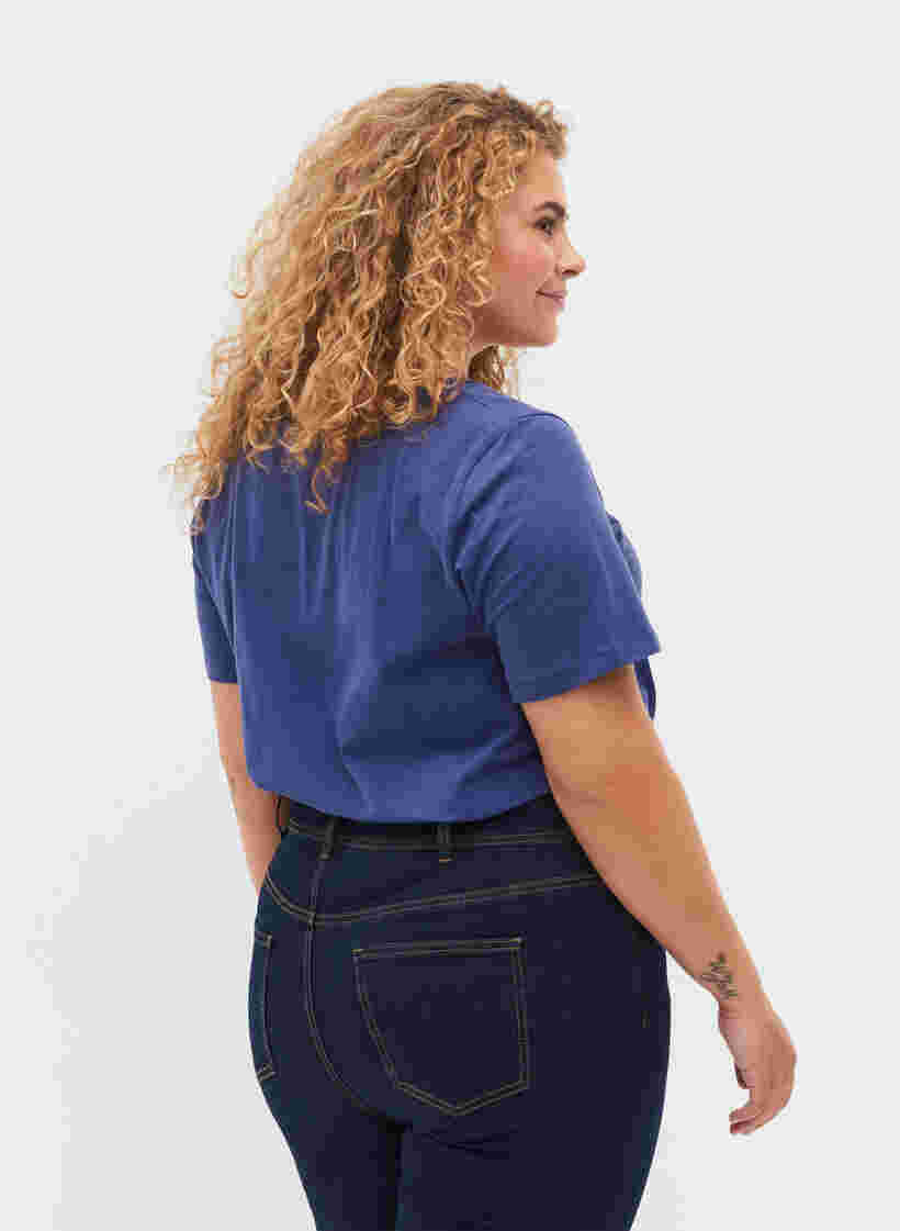 Einfarbiges basic T-Shirt aus Baumwolle, Deep Cobalt, Model image number 1