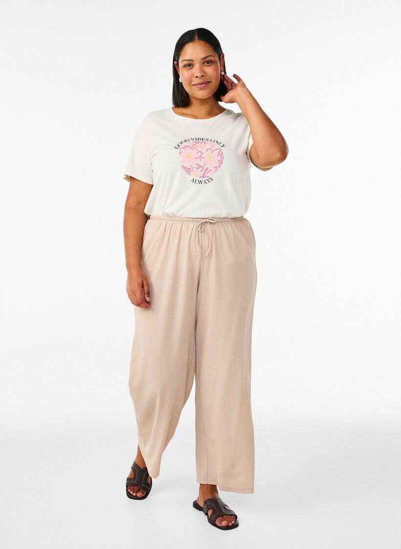 T-Shirt mit Print, Vanille, Model image number 1