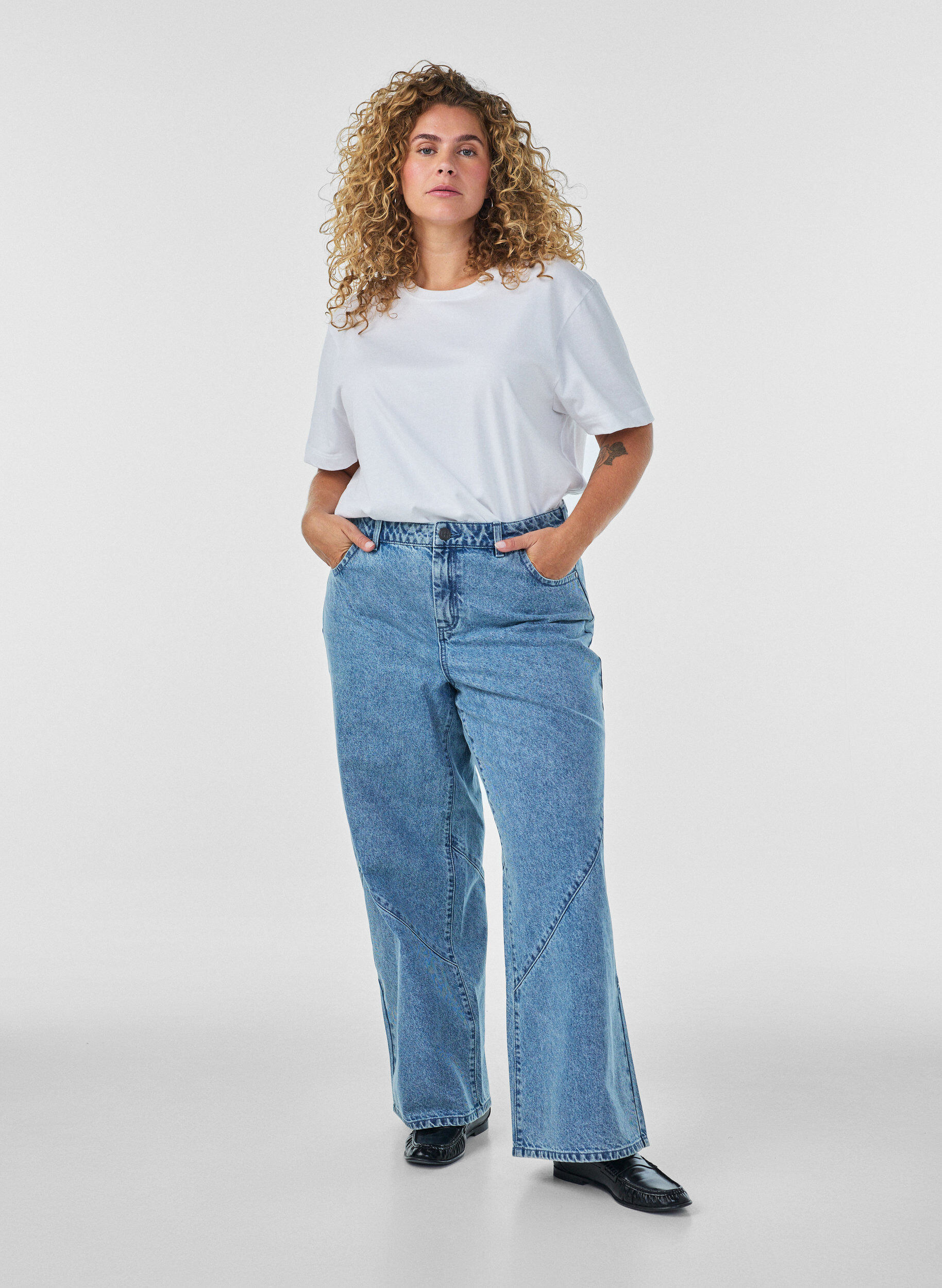 ZizziJeans in weiter Passform mit Nahtdetails, Blau, Model image number 0