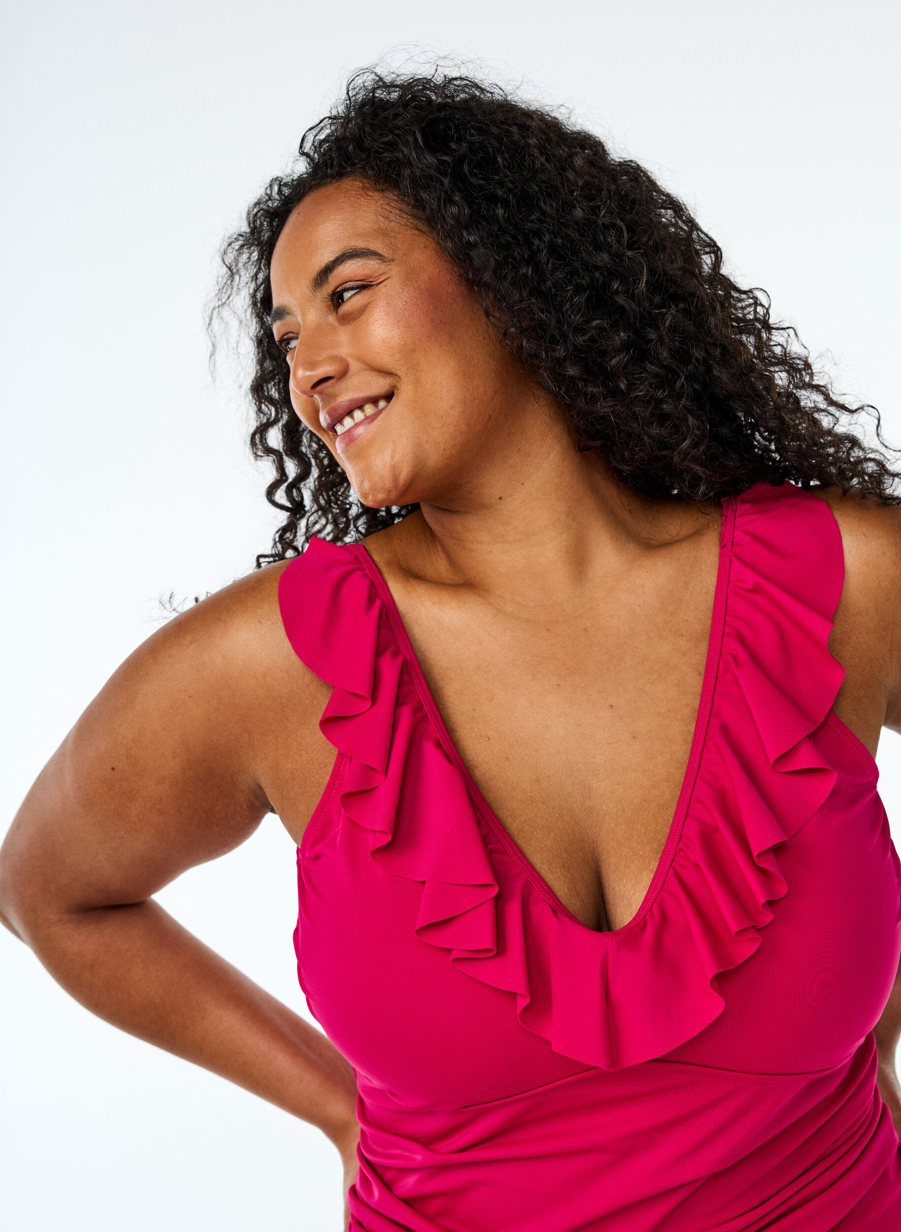 ZizziBadeanzug mit R&uuml;schen und herausnehmbarer Polsterung, Pink, Model image number 2