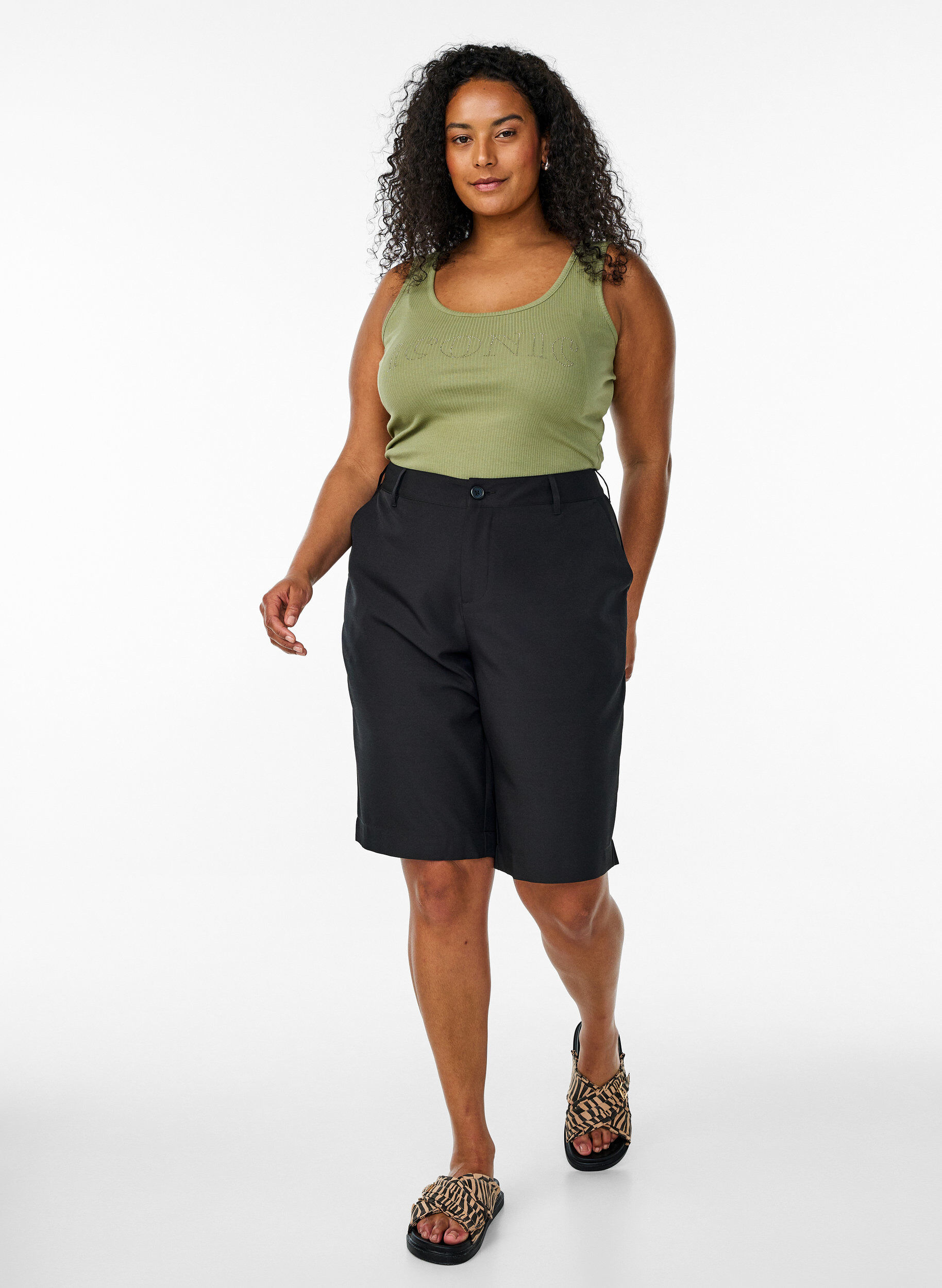 ZizziSchmal geschnittenes Tank-Top mit Strasssteinen, Gr&uuml;n, Model image number 1