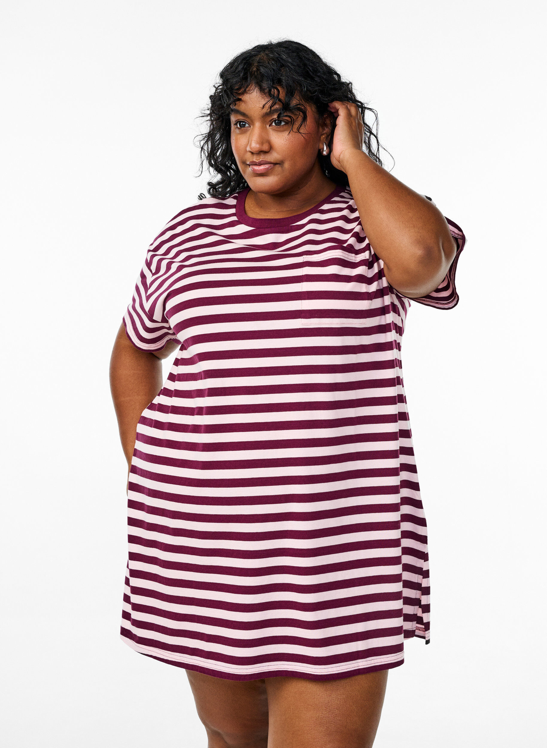 ZizziLanges Nachtshirt aus Bio-Baumwolle mit Streifen, Rot, Model image number 0