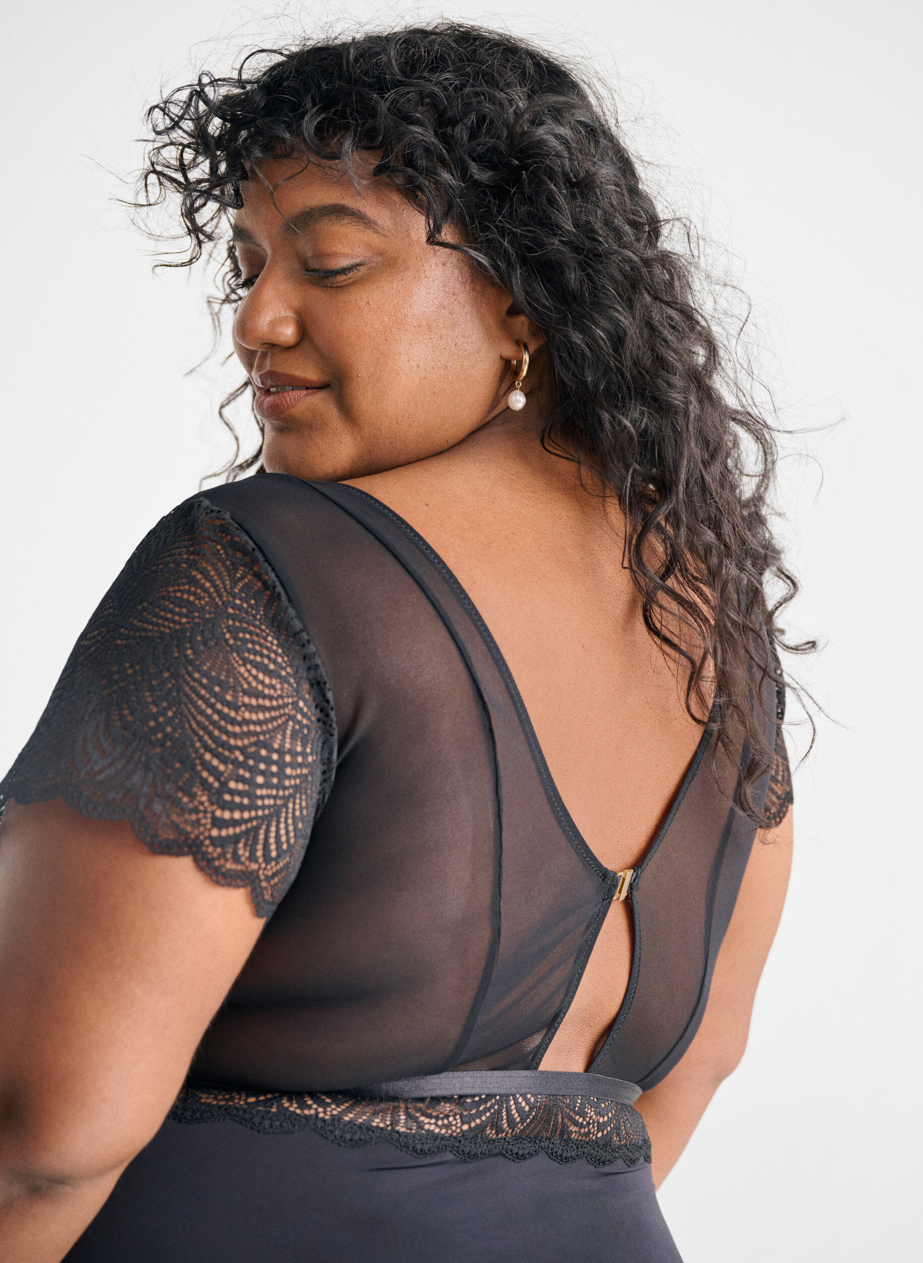 ZizziBody aus Spitze mit kurzen &Auml;rmeln, Schwarz, Image image number 0