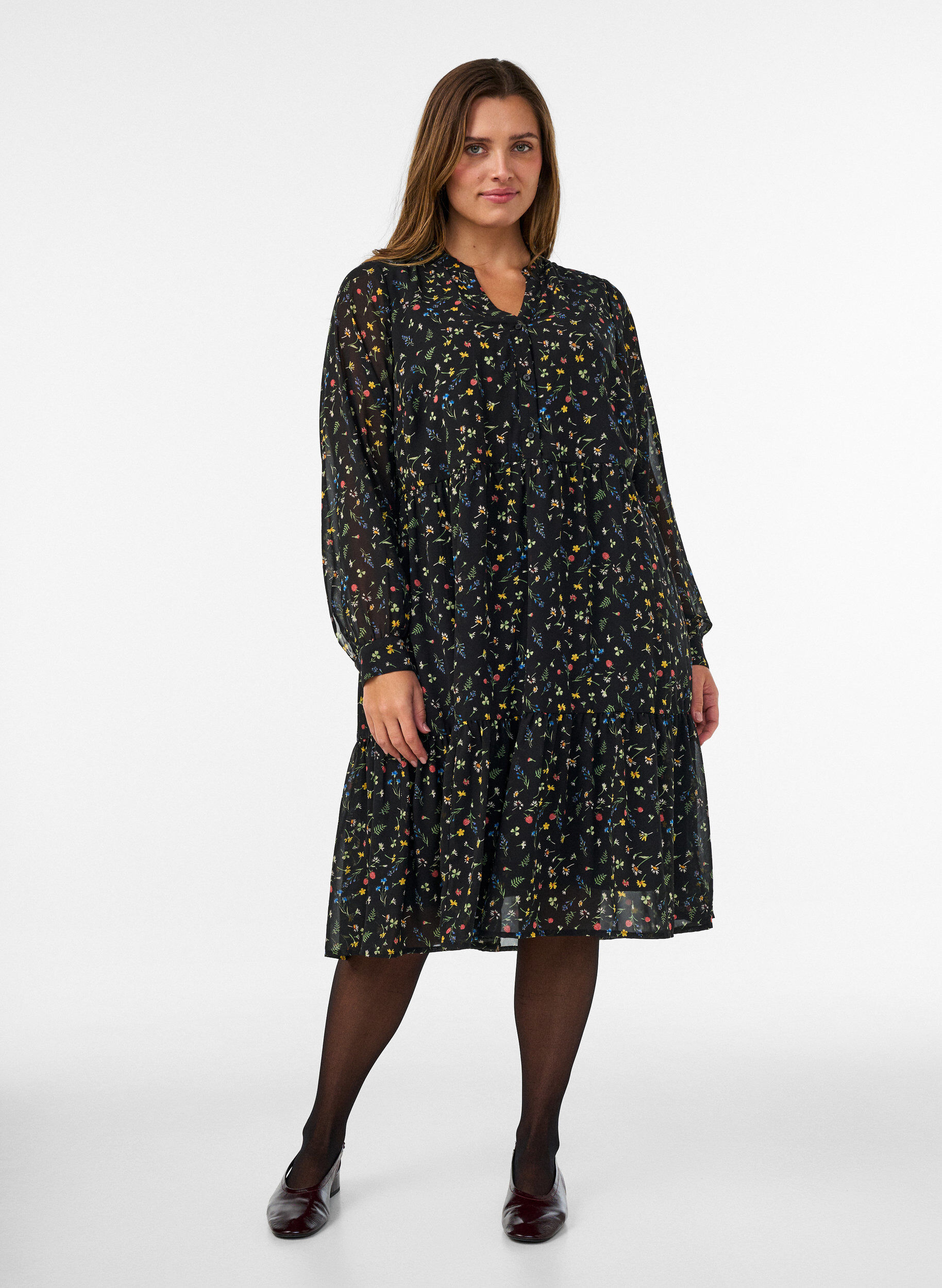 ZizziKleid mit Allover-Muster und einer Volantlage, Schwarz, Model image number 0