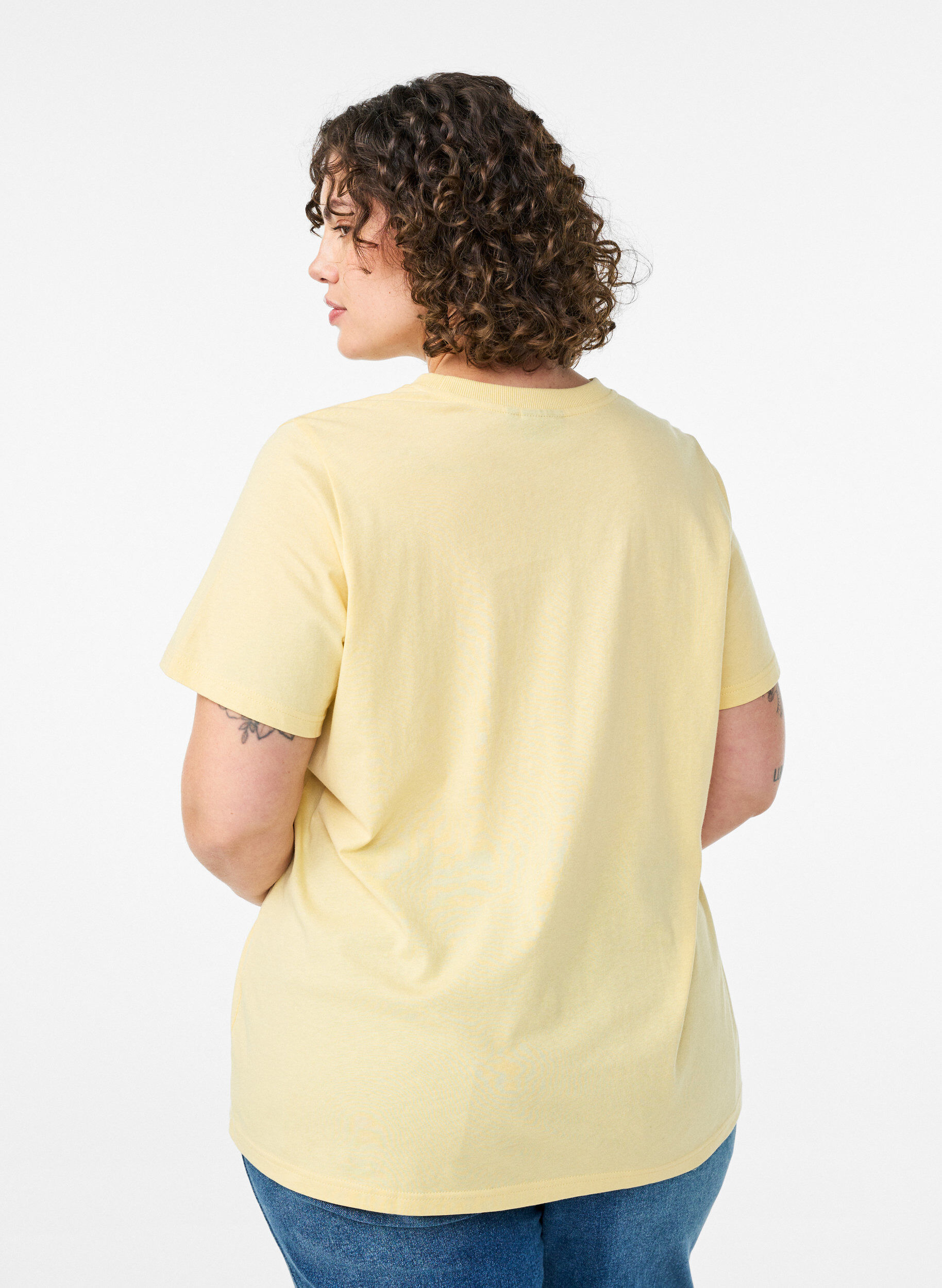 ZizziBasic-T-Shirt aus Baumwolle mit Rundhalsausschnitt, Gelb, Model image number 2