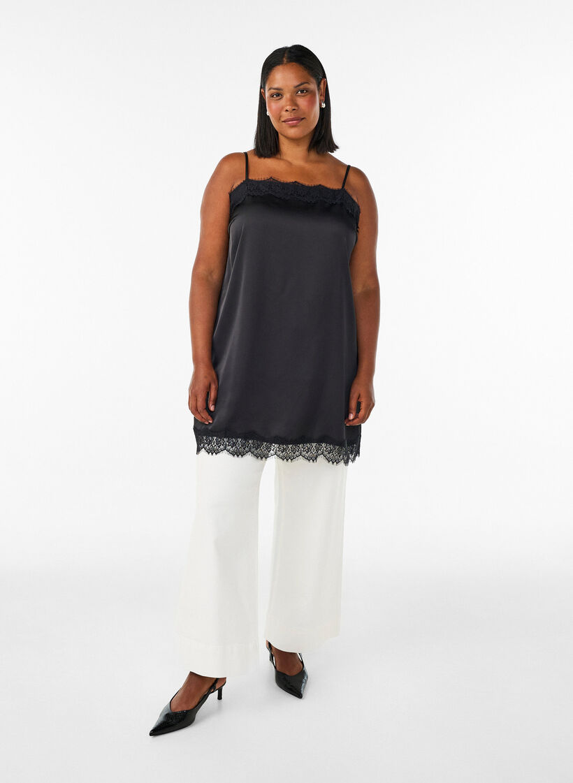 Langes Top aus Satin mit Spitzen, Schwarz, Model image number 1