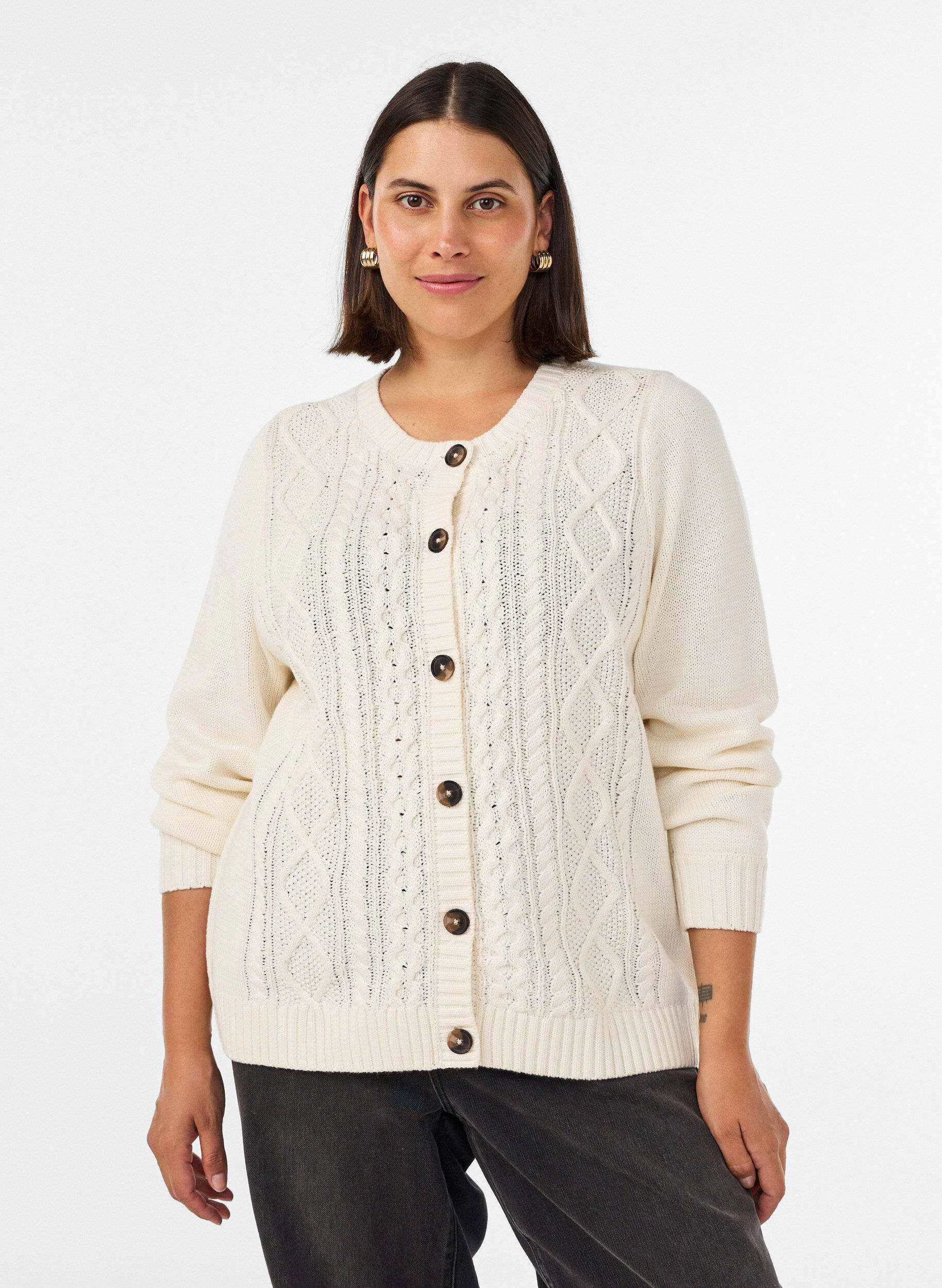 Strickjacke mit Zopfmuster, Vanille, Model