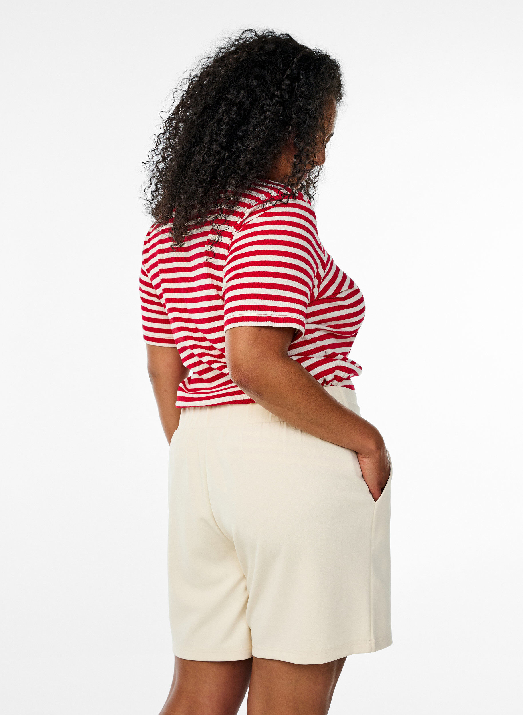 ZizziShorts mit Taschen und lockerer Passform, Beige, Model image number 2