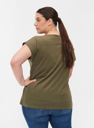 T-Shirt mit Brusttasche aus Bio-Baumwolle, Ivy Green, Model image number 1