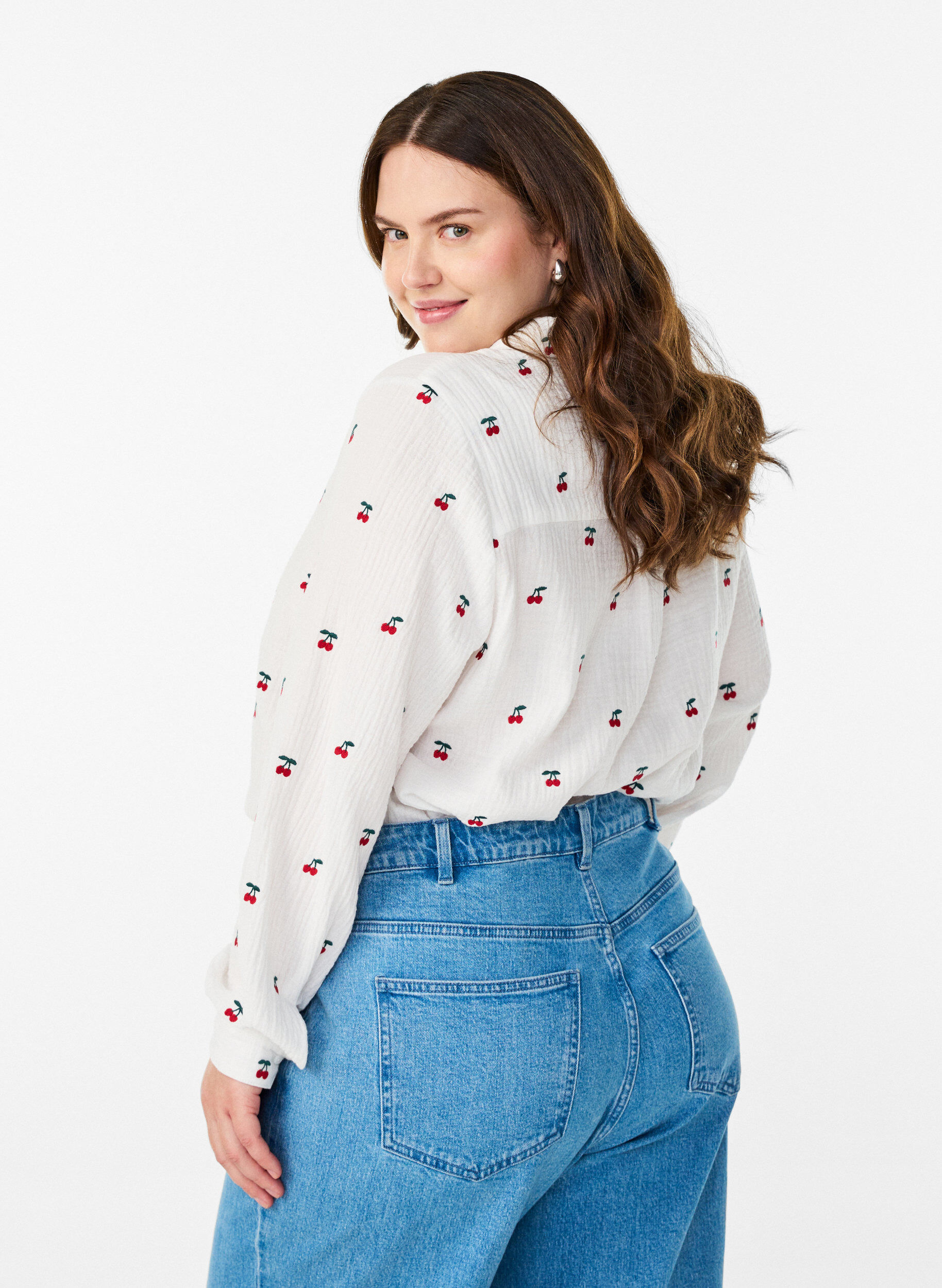 ZizziLang&auml;rmelige Bluse aus Baumwoll-Musselin mit bestickten Motiven, Vanille, Model image number 2