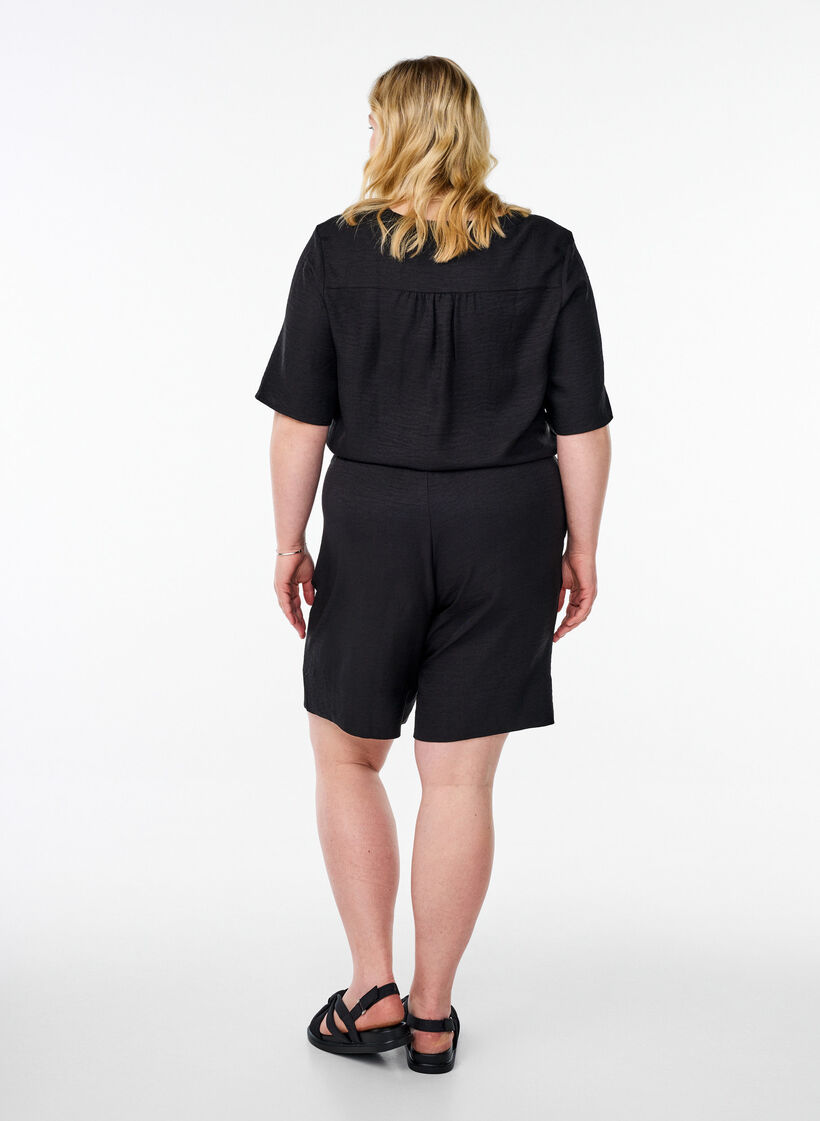 Shorts mit Taschen und hoher Taille, Schwarz, Model image number 2