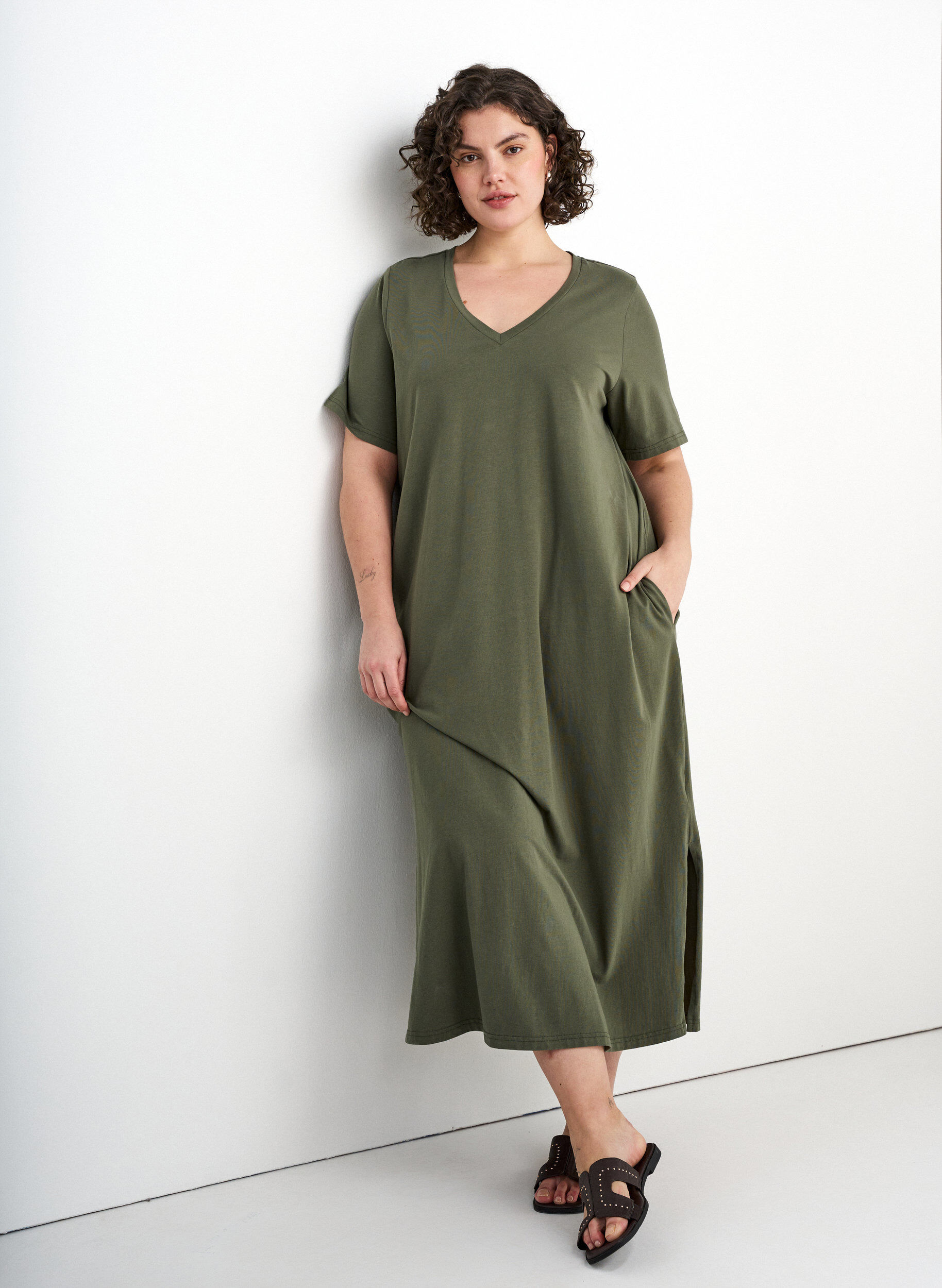 Midi-T-Shirtkleid mit V-Ausschnitt