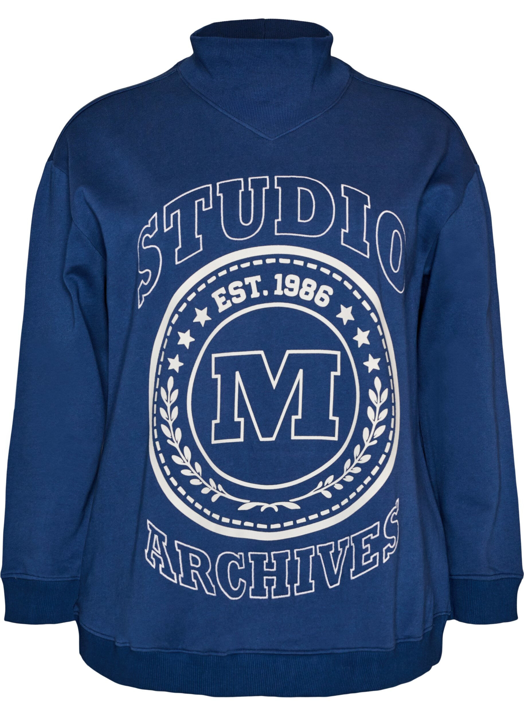 ZizziSweatshirt mit hohem Kragen und sportlichem Frontmotiv, Blau, Packshot image number 0