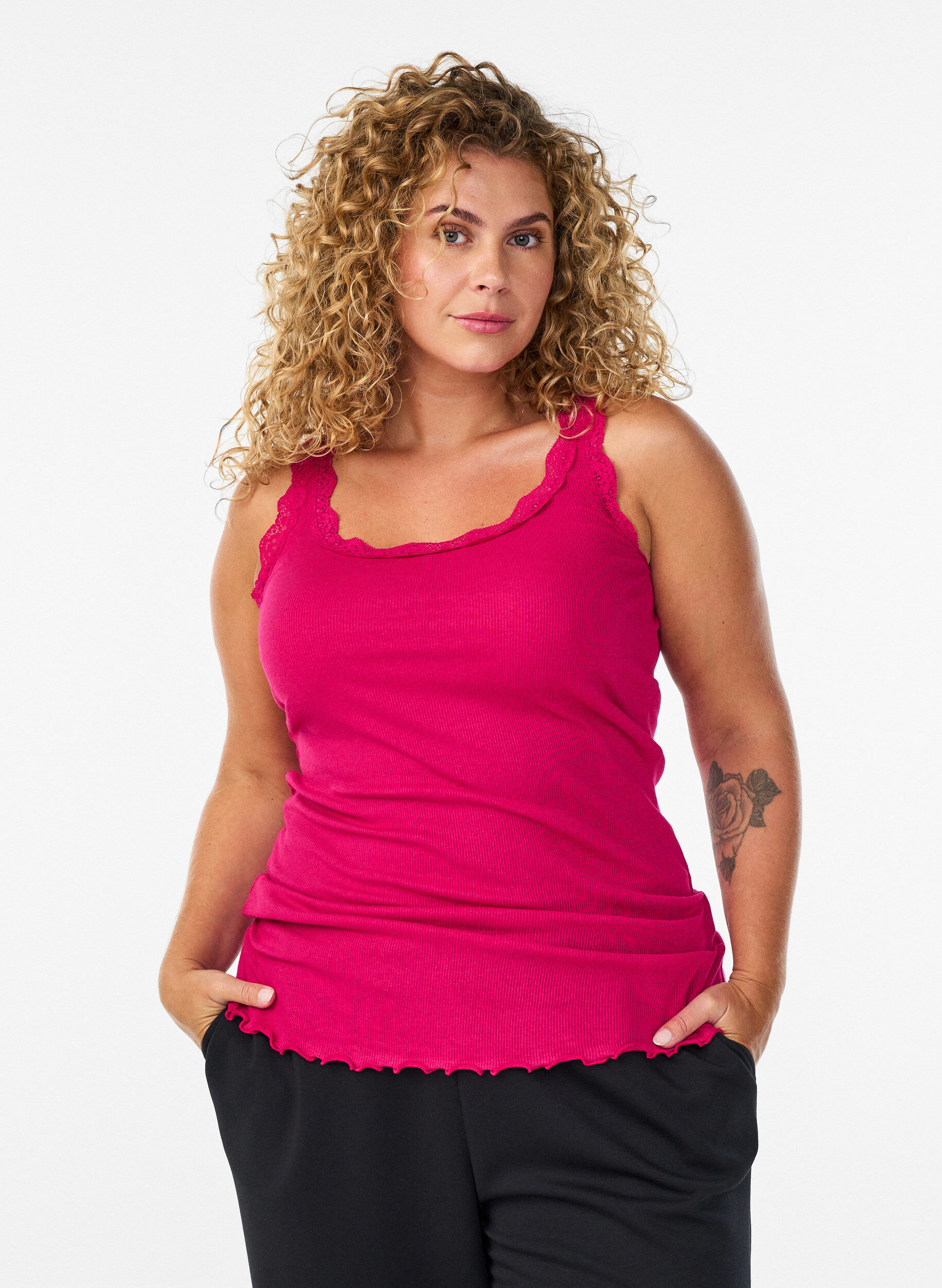 Top mit Spitzen, Pink, Model
