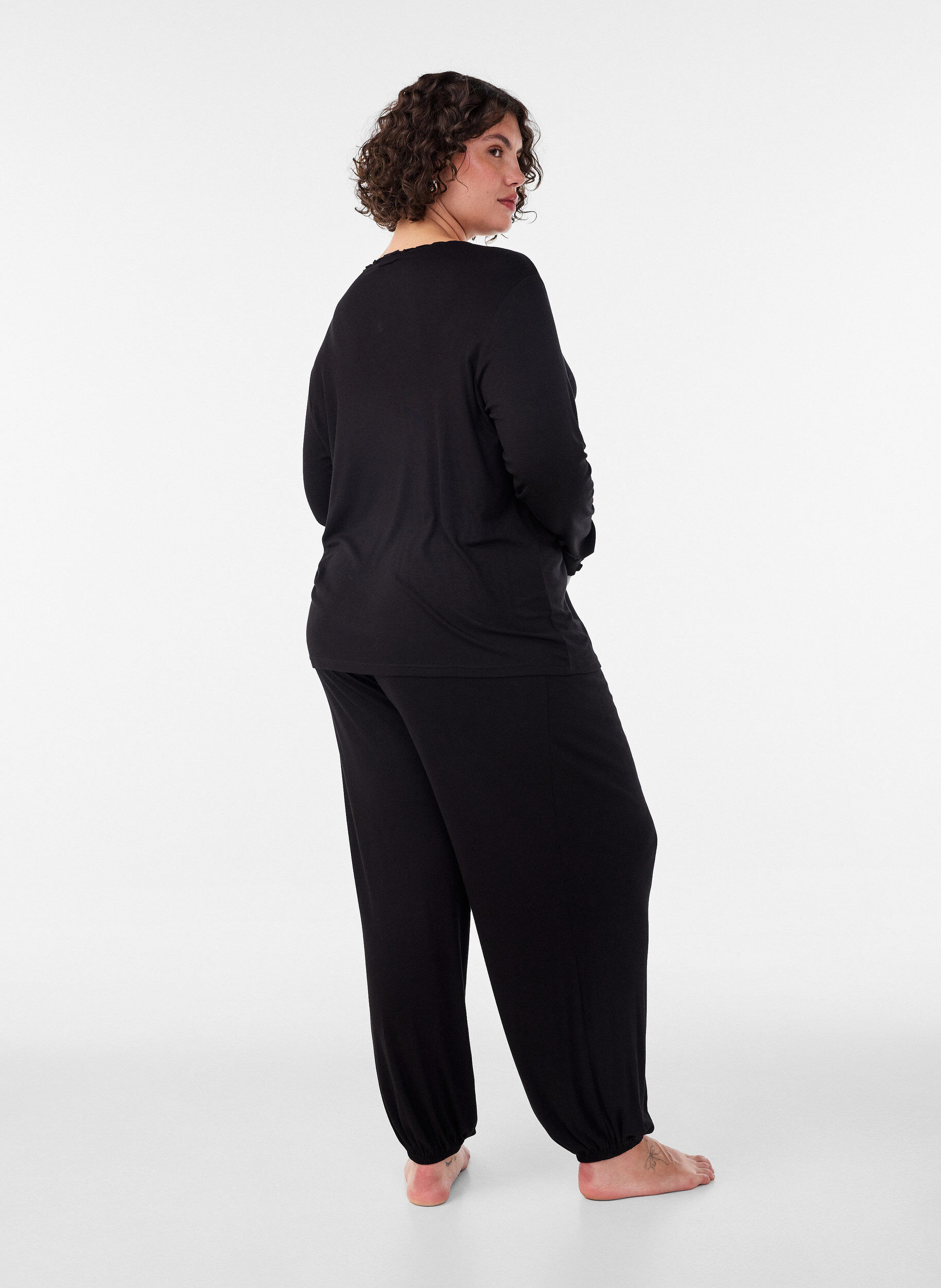 ZizziLockere Pyjamahose aus Viskose mit elastischem Bund, Schwarz, Model image number 1