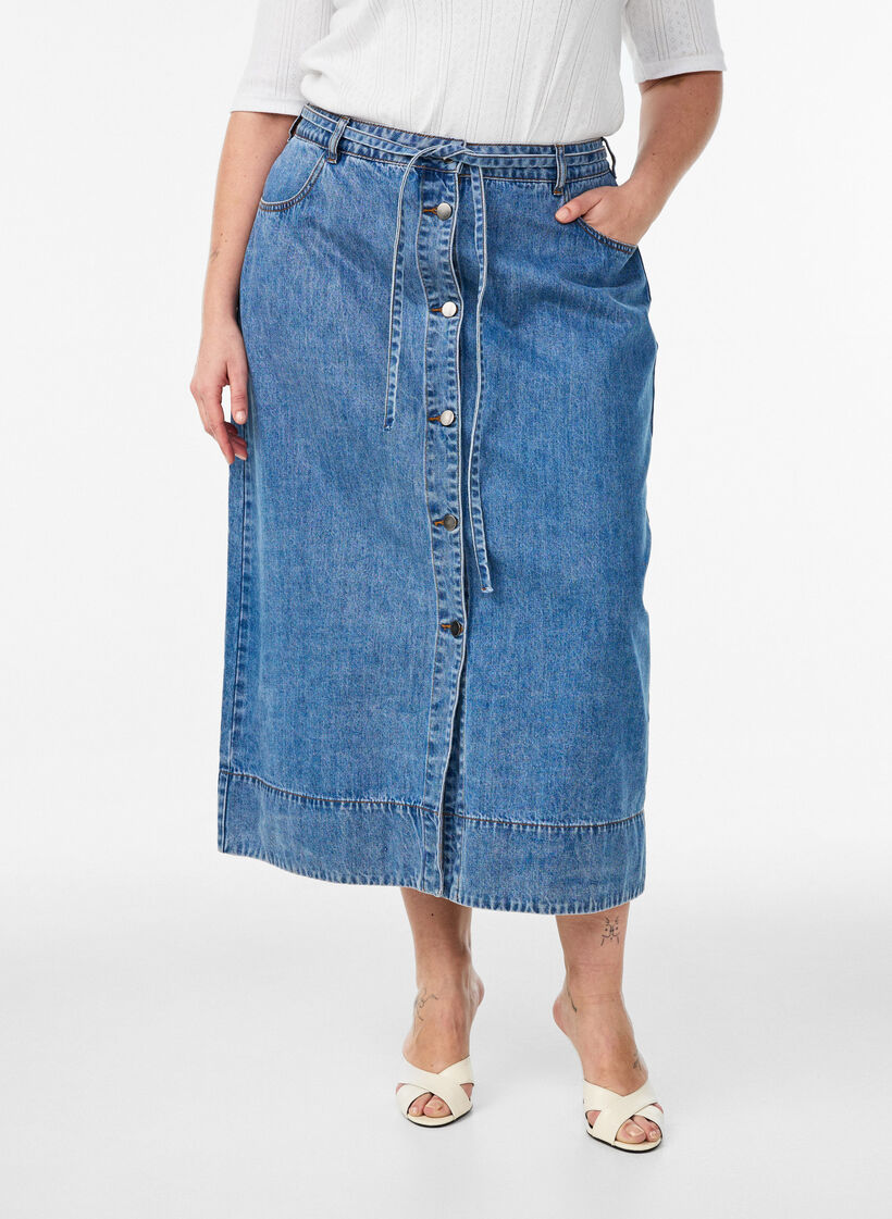 Langer Jeansrock mit Kn&ouml;pfen und Bindeg&uuml;rtel, Blau, Model image number 2