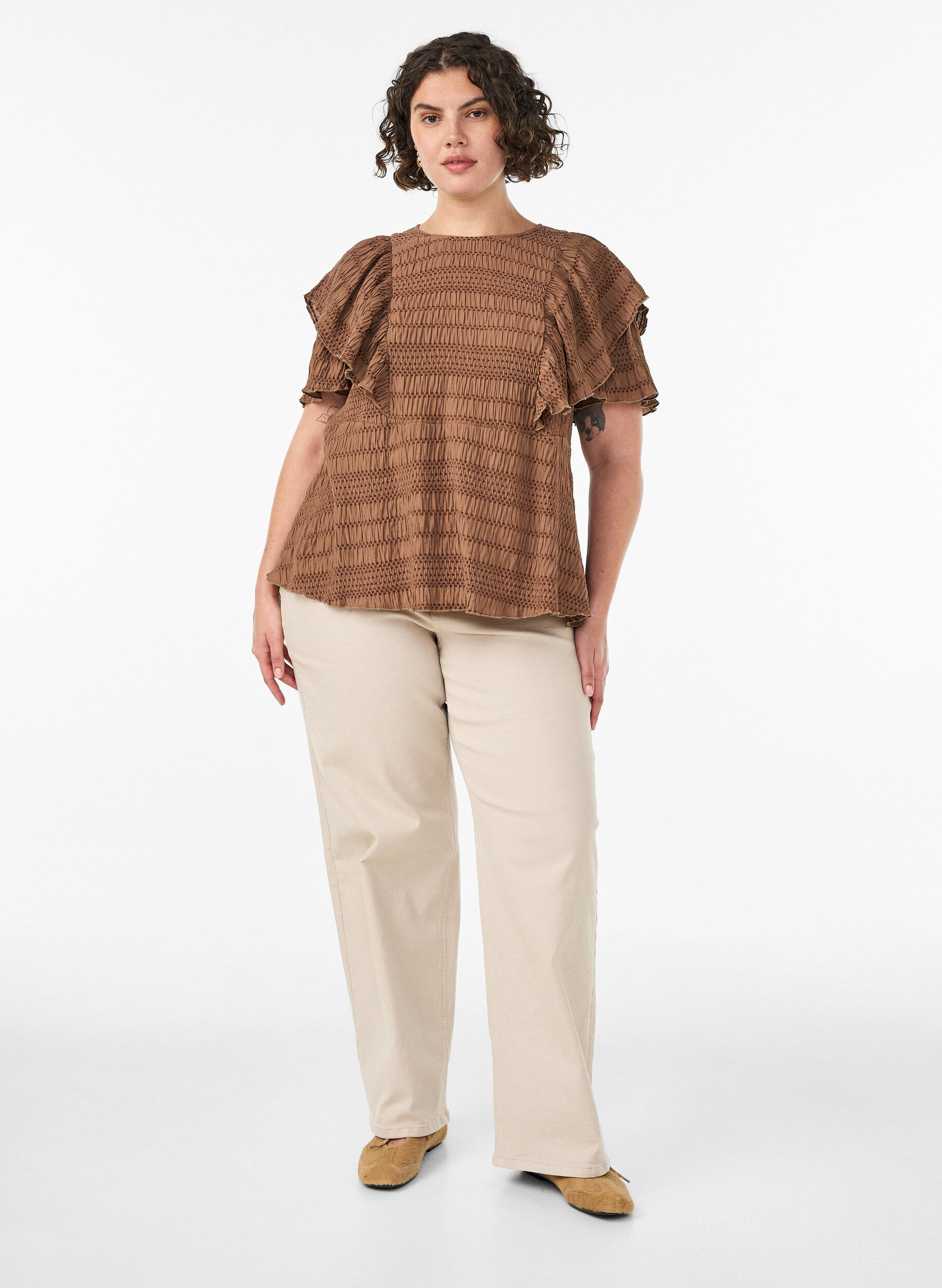 ZizziBluse mit gesmokter Textur und R&uuml;schen&auml;rmeln, Braun, Model image number 1