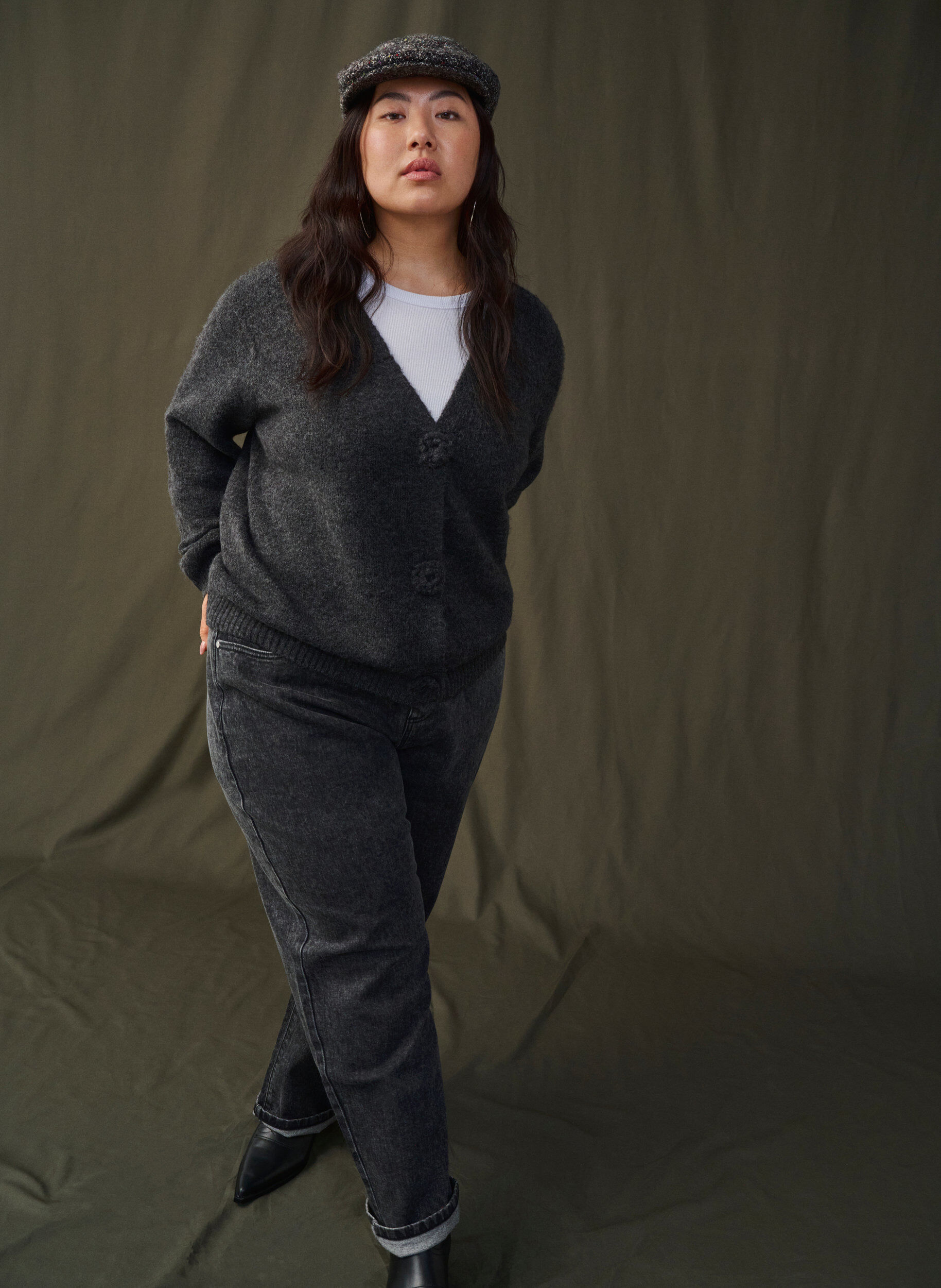 ZizziKurze Strickjacke mit Blumenkn&ouml;pfen, Dark Grey Melange, Image image number 1