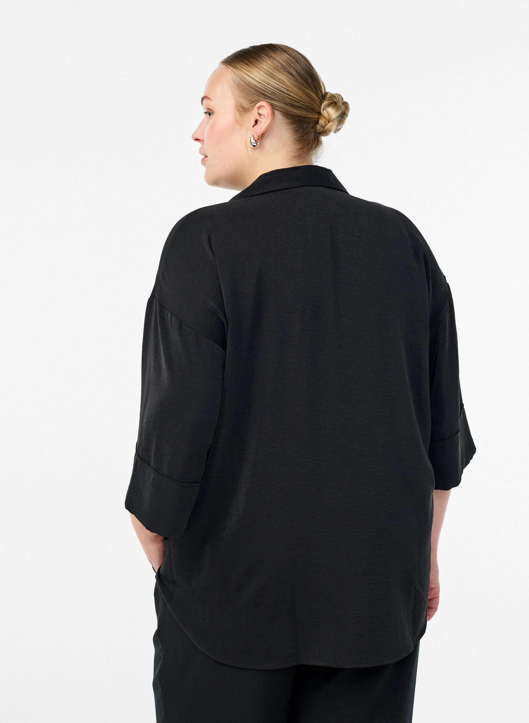 ZizziLockere Bluse mit V-Ausschnitt und 3/4-&Auml;rmeln, Schwarz, Model image number 2