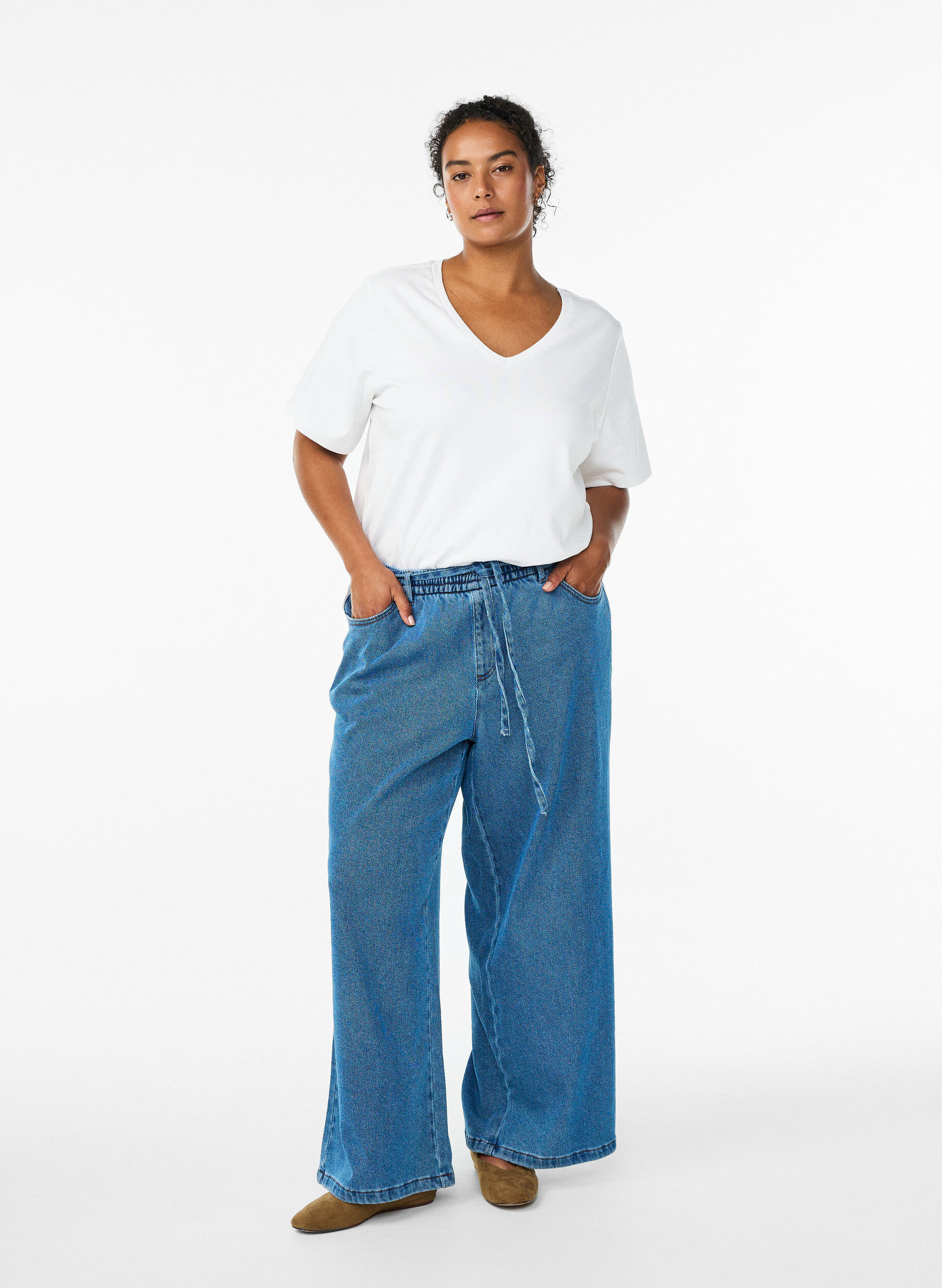 ZizziJeans mit lockerer Passform, elastischem Bund und Tunnelzug, Blau, Model image number 0