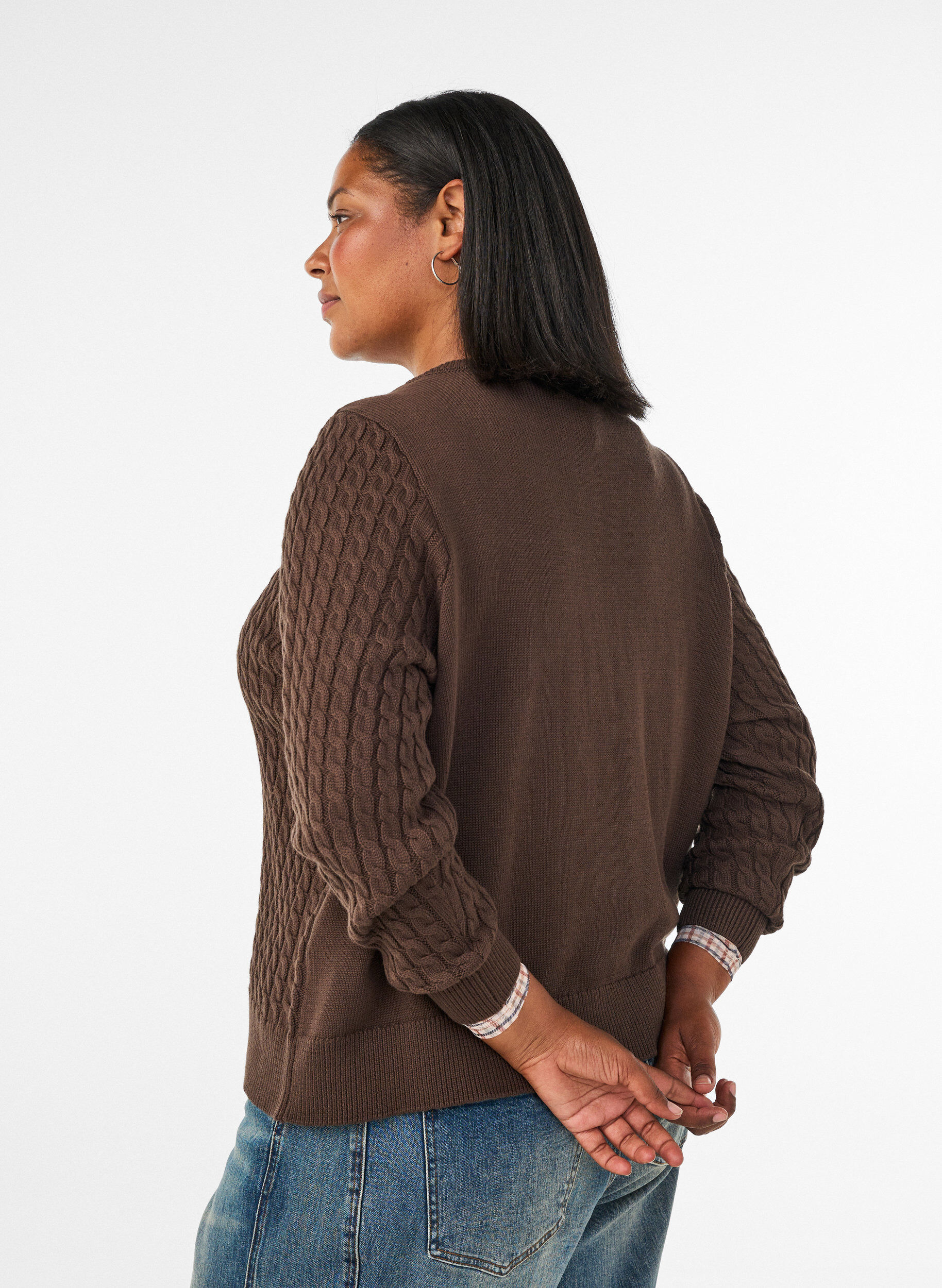 ZizziZopfmuster-Strickjacke mit goldenen Kn&ouml;pfen, Braun, Model image number 2