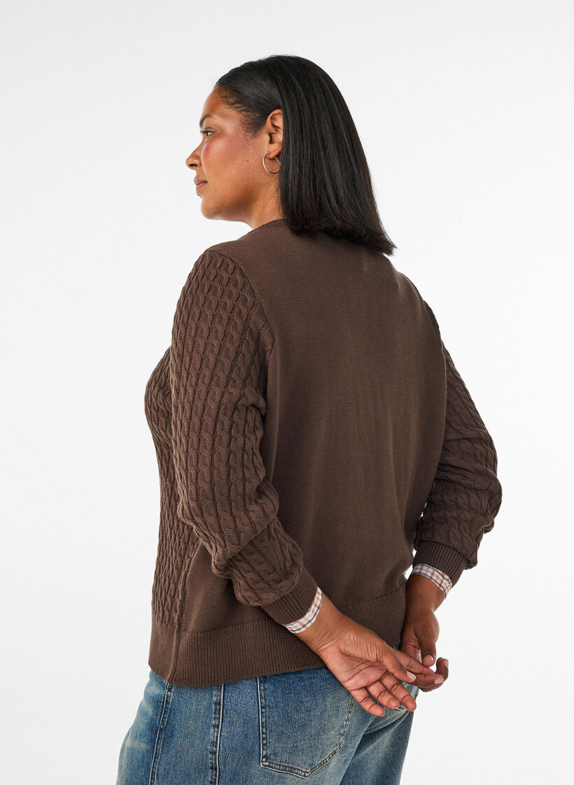 Zopfmuster-Strickjacke mit goldenen Kn&ouml;pfen, Braun, Model image number 2