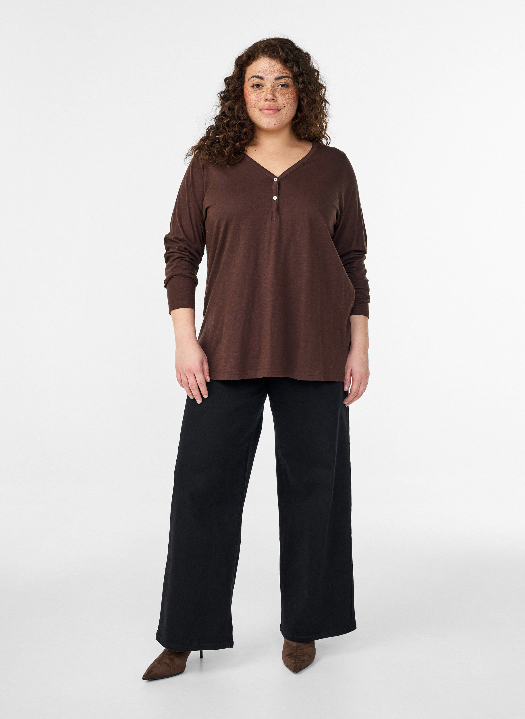 ZizziLangarmshirt mit V-Ausschnitt und Kn&ouml;pfen, Braun, Model image number 1