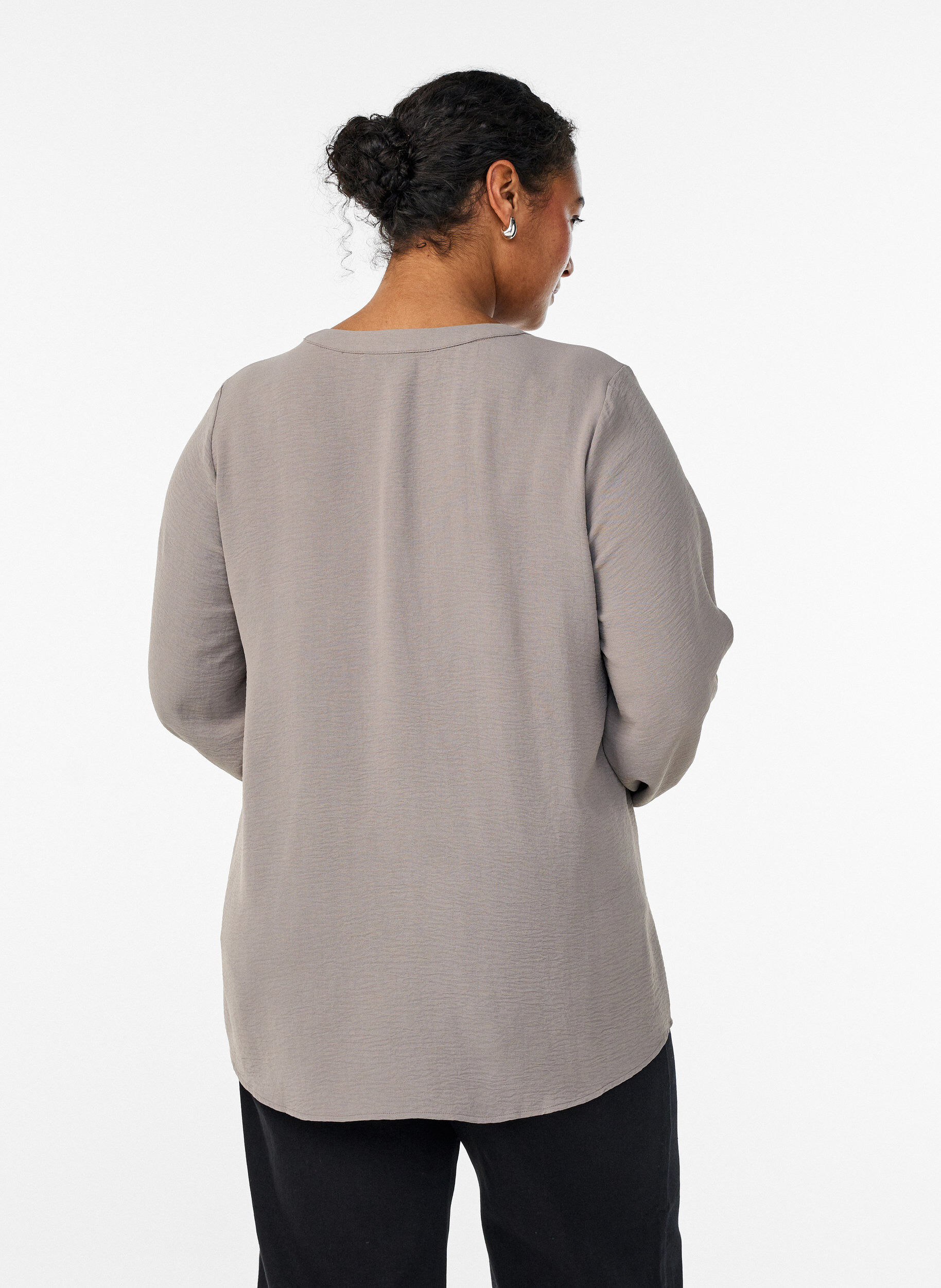 ZizziBluse mit Smockb&uuml;ndchen und V-Ausschnitt, Beige, Model image number 2