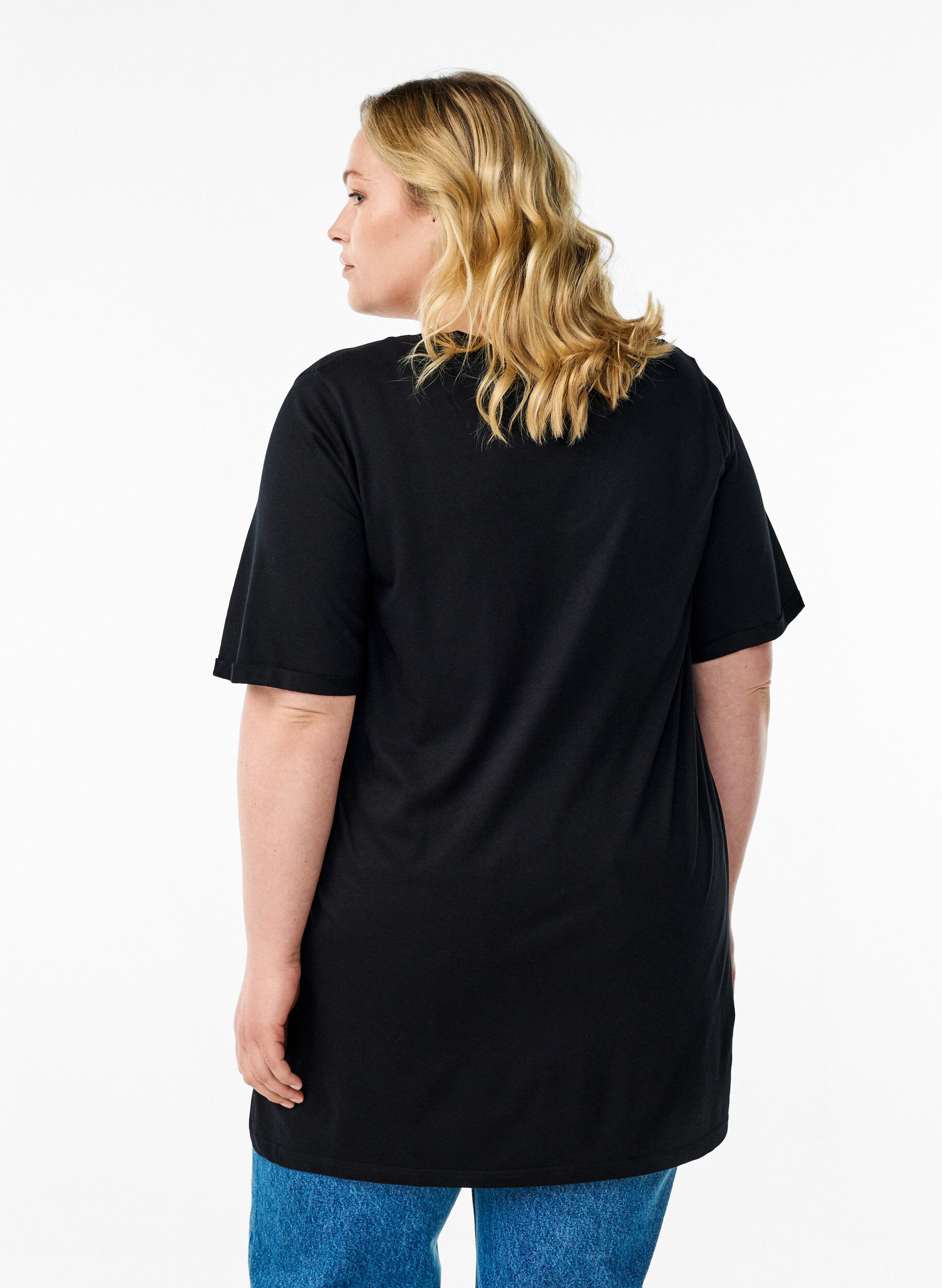 ZizziEinfarbiges Oversize T-Shirt mit V-Ausschnitt, Schwarz, Model image number 2