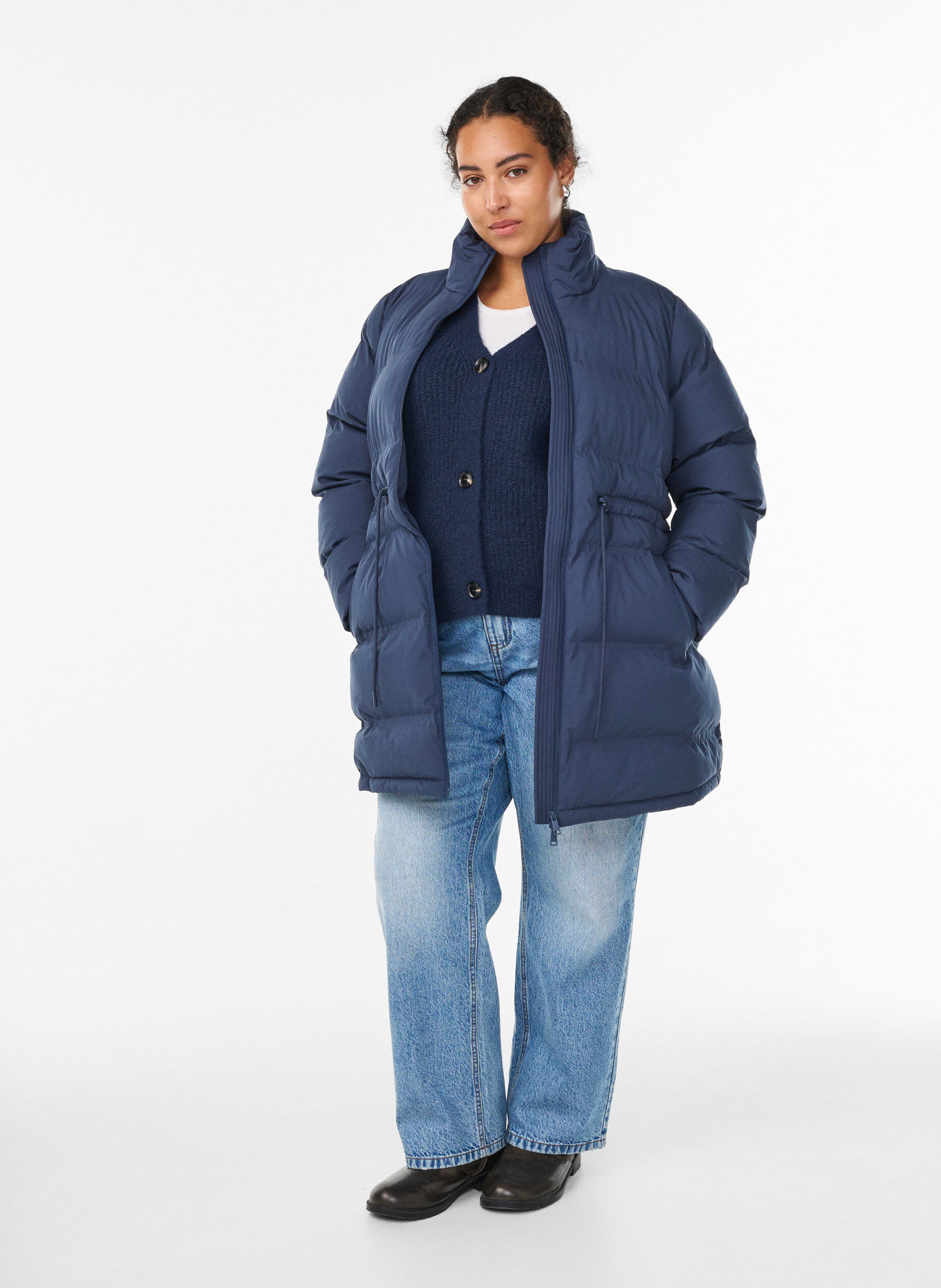 ZizziMittellange Pufferjacke mit verstellbarer Taille, Blau, Model image number 1
