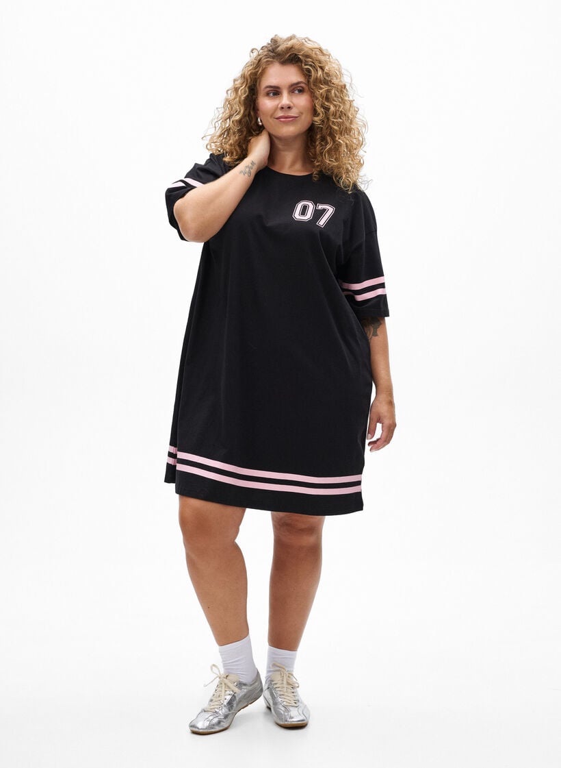 Sportliches T-Shirtkleid aus Baumwolle., Schwarz, Model image number 1