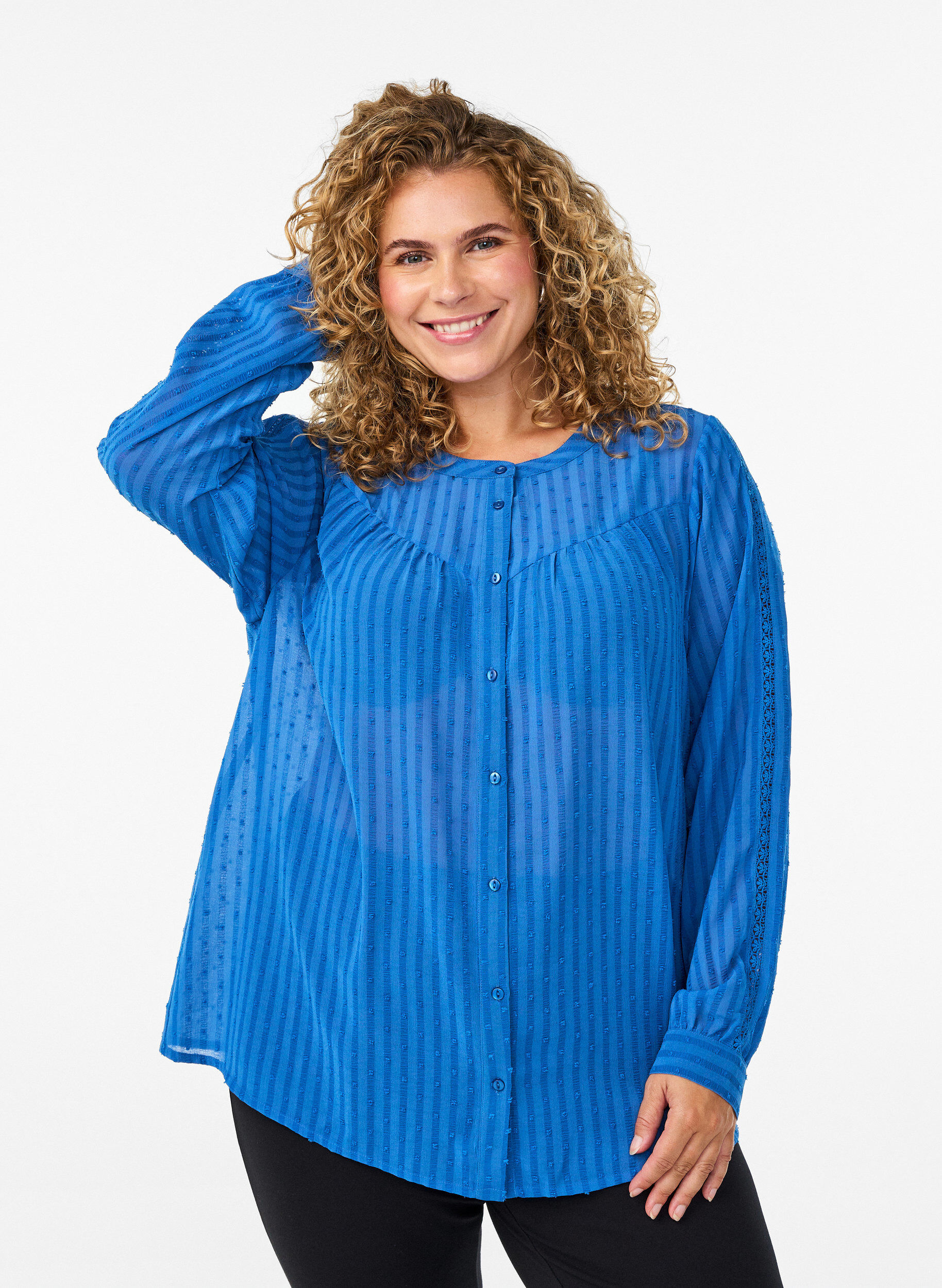 Bluse mit strukturiertem Punktemuster und Stickereidetails, Blau, Model