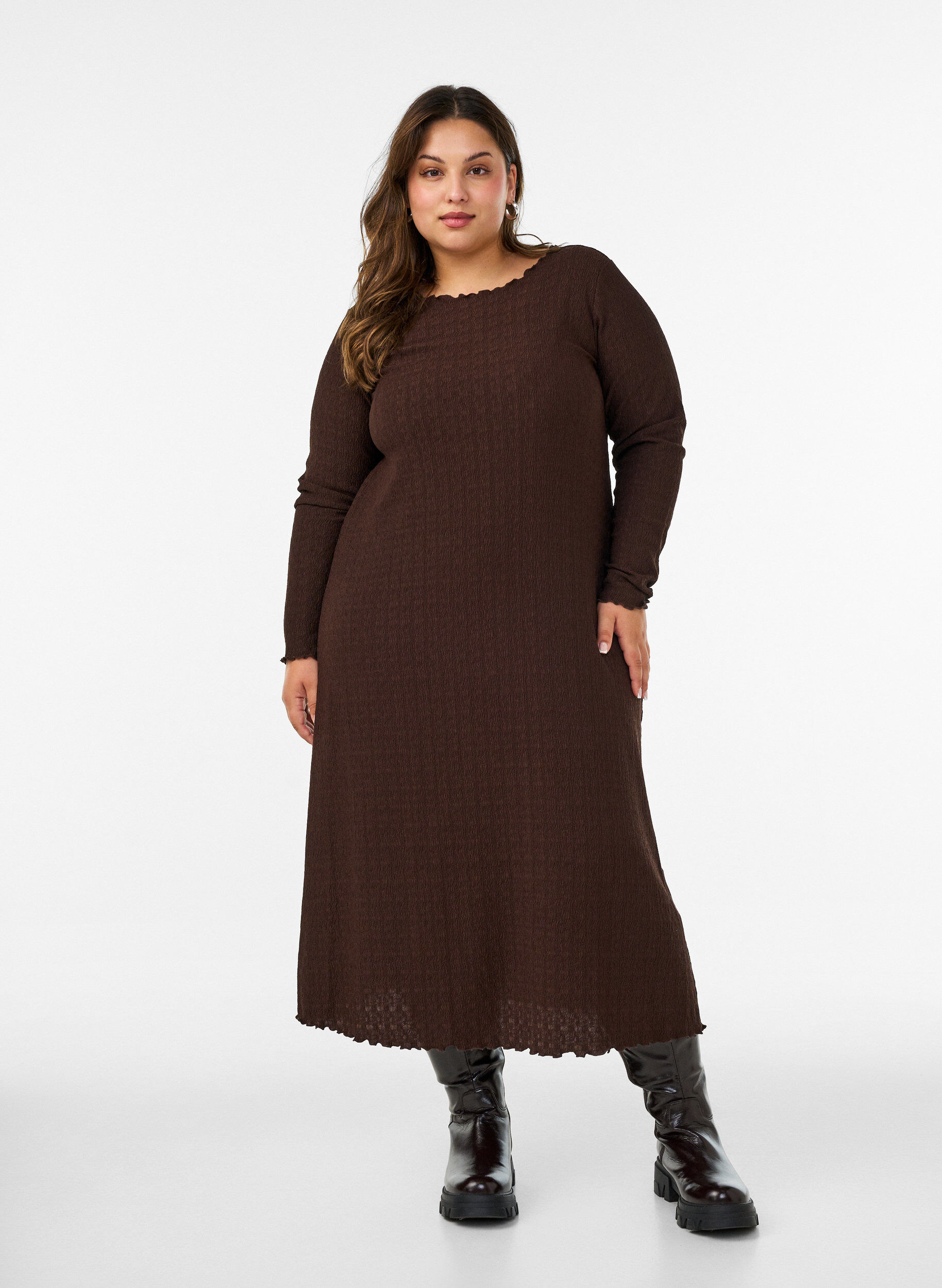 ZizziMidi-Kleid mit welliger Struktur und langen &Auml;rmeln, Braun, Model image number 1
