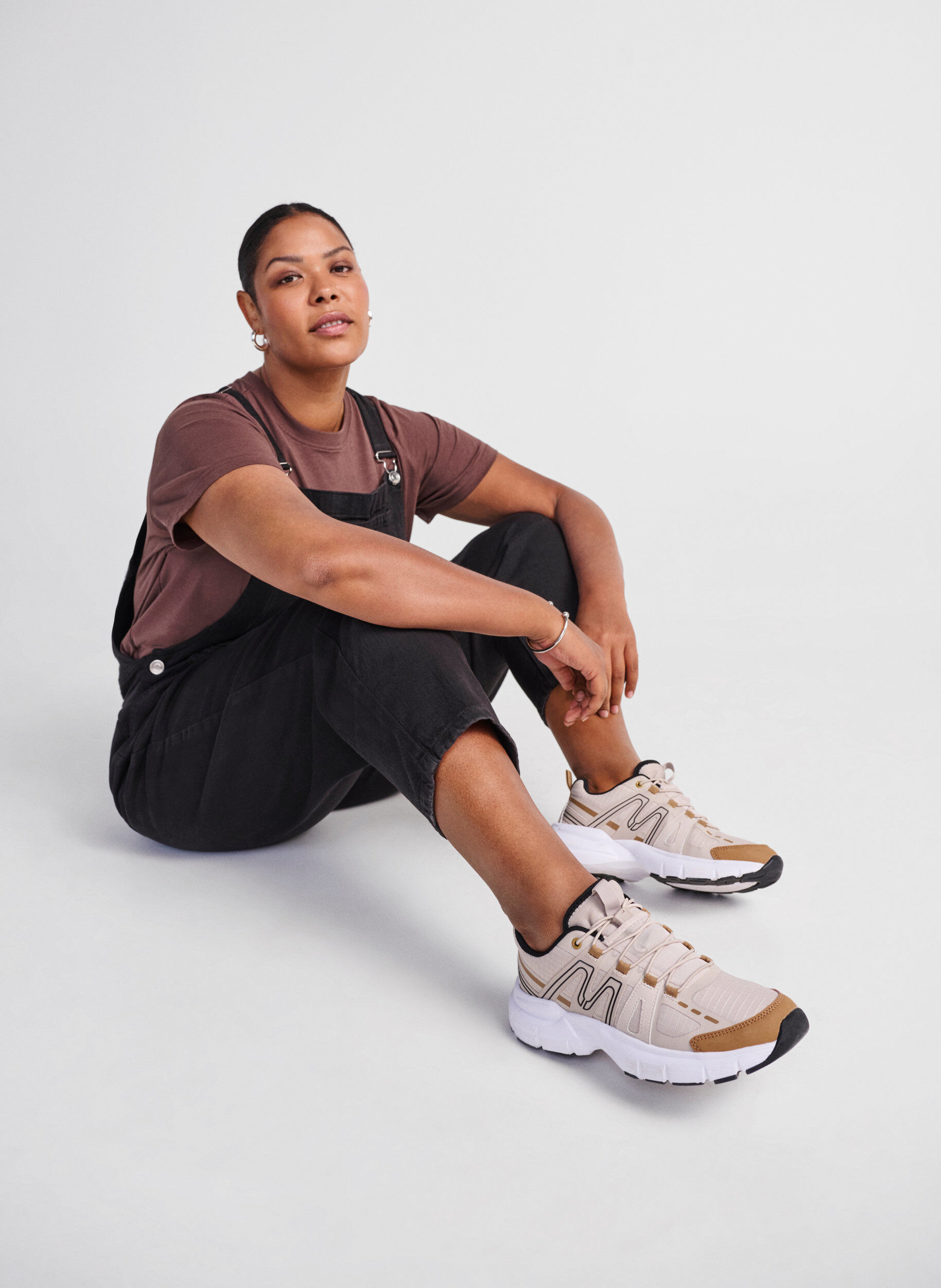 ZizziExtra-Weite - Sneakers mit elastischen Schn&uuml;rsenkeln, Birch, Image image number 0