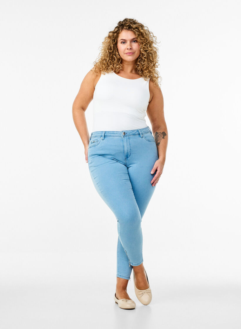 Cropped Amy Jeans mit Rei&szlig;verschluss, Blau, Model image number 0