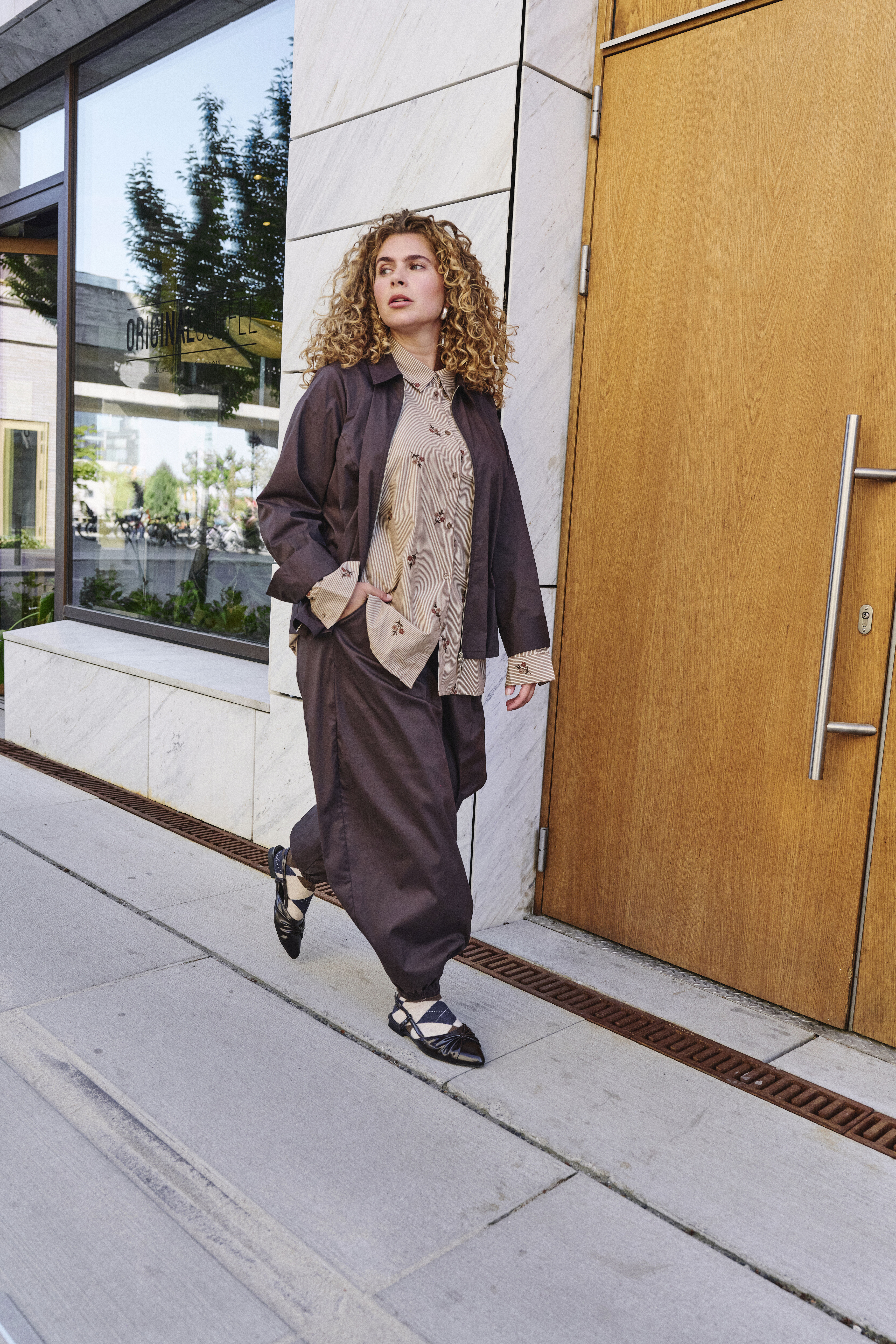 Entspannte Eleganz in Erdt&ouml;nen, , Model