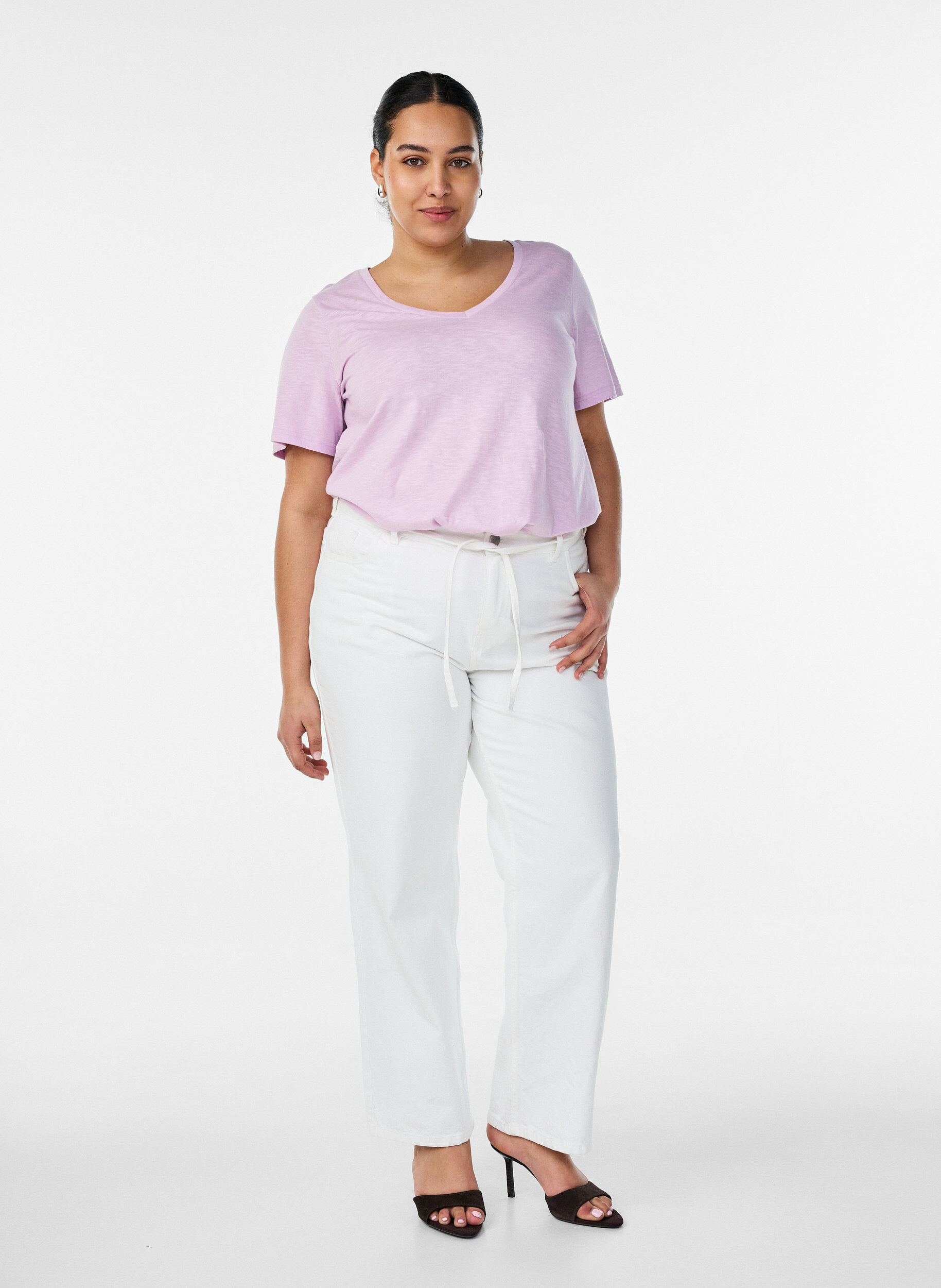 ZizziKurz&auml;rmeliges Basic T-Shirt mit V-Ausschnitt, lila, Model image number 1