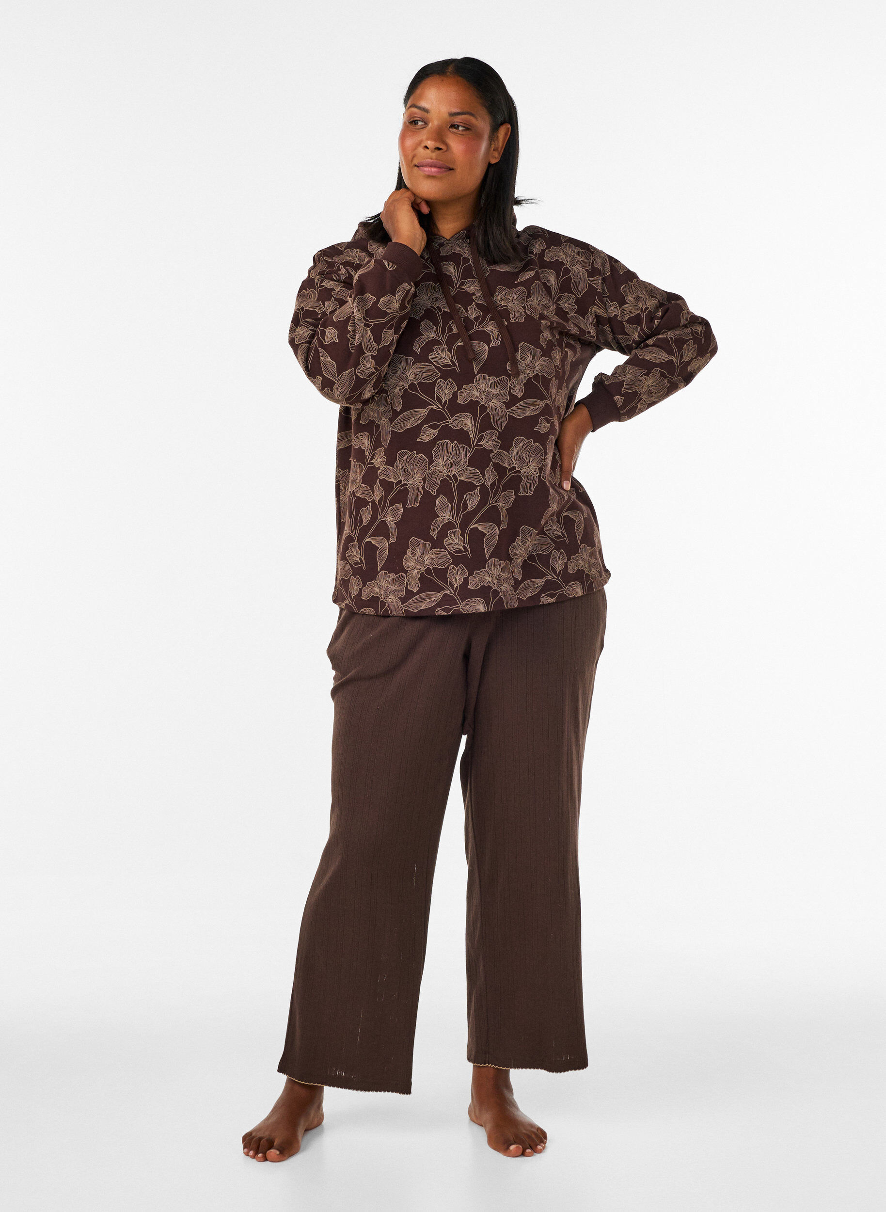 ZizziHoodie mit All-over-Print, Braun, Model image number 1