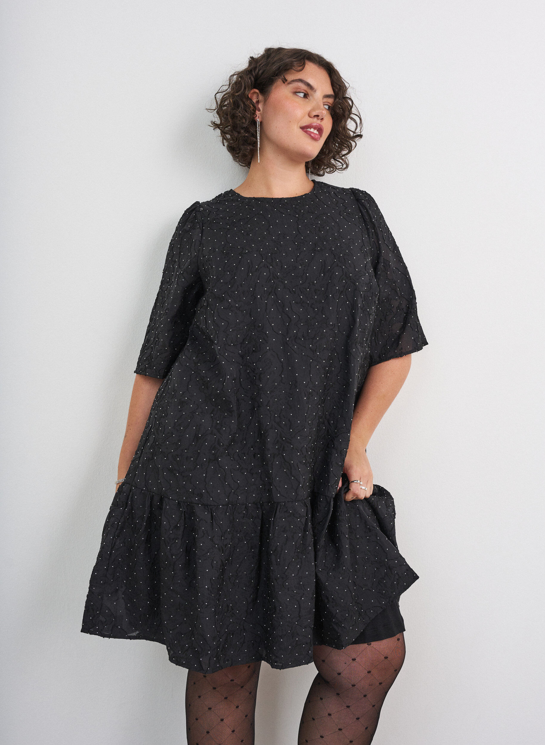 ZizziJacquardkleid mit funkelnden Details und Puff&auml;rmeln, Schwarz, Model image number 0