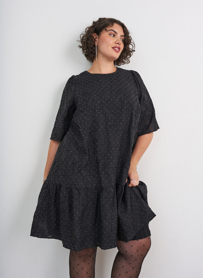 Jacquardkleid mit funkelnden Details und Puff&auml;rmeln, Schwarz, Model image number 0