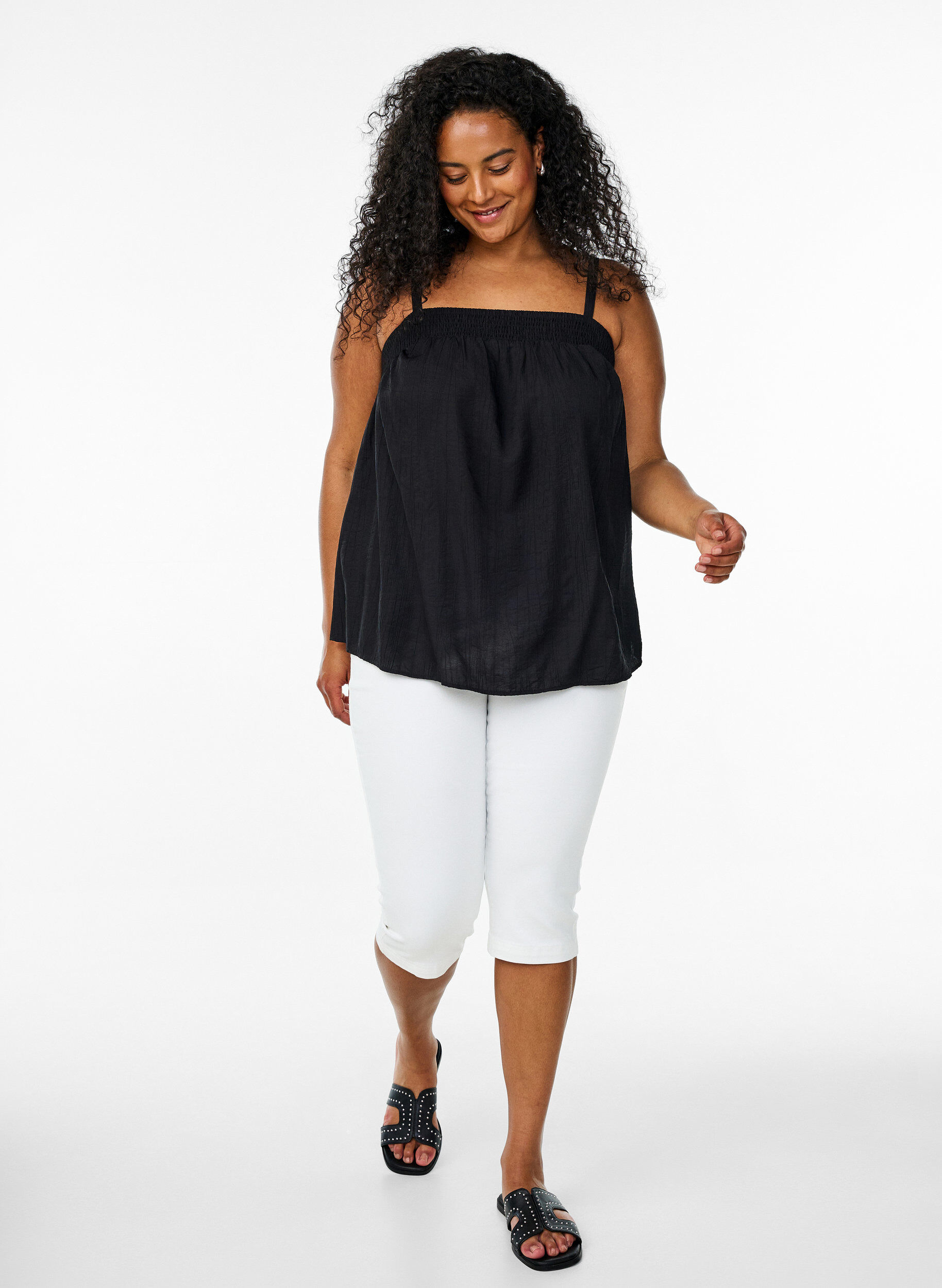 ZizziViskose-Top mit schmalen Tr&auml;gern, Schwarz, Model image number 1