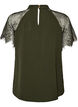 Bluse mit kurzen &Auml;rmeln aus Spitze und hohem Kragen, Gr&uuml;n, Packshot image number 1
