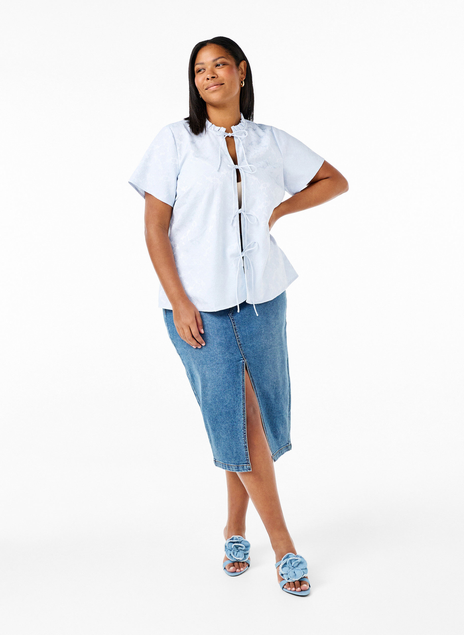 ZizziKurz&auml;rmelige Jacquard-Bluse mit Schleifen, Blau, Model image number 1