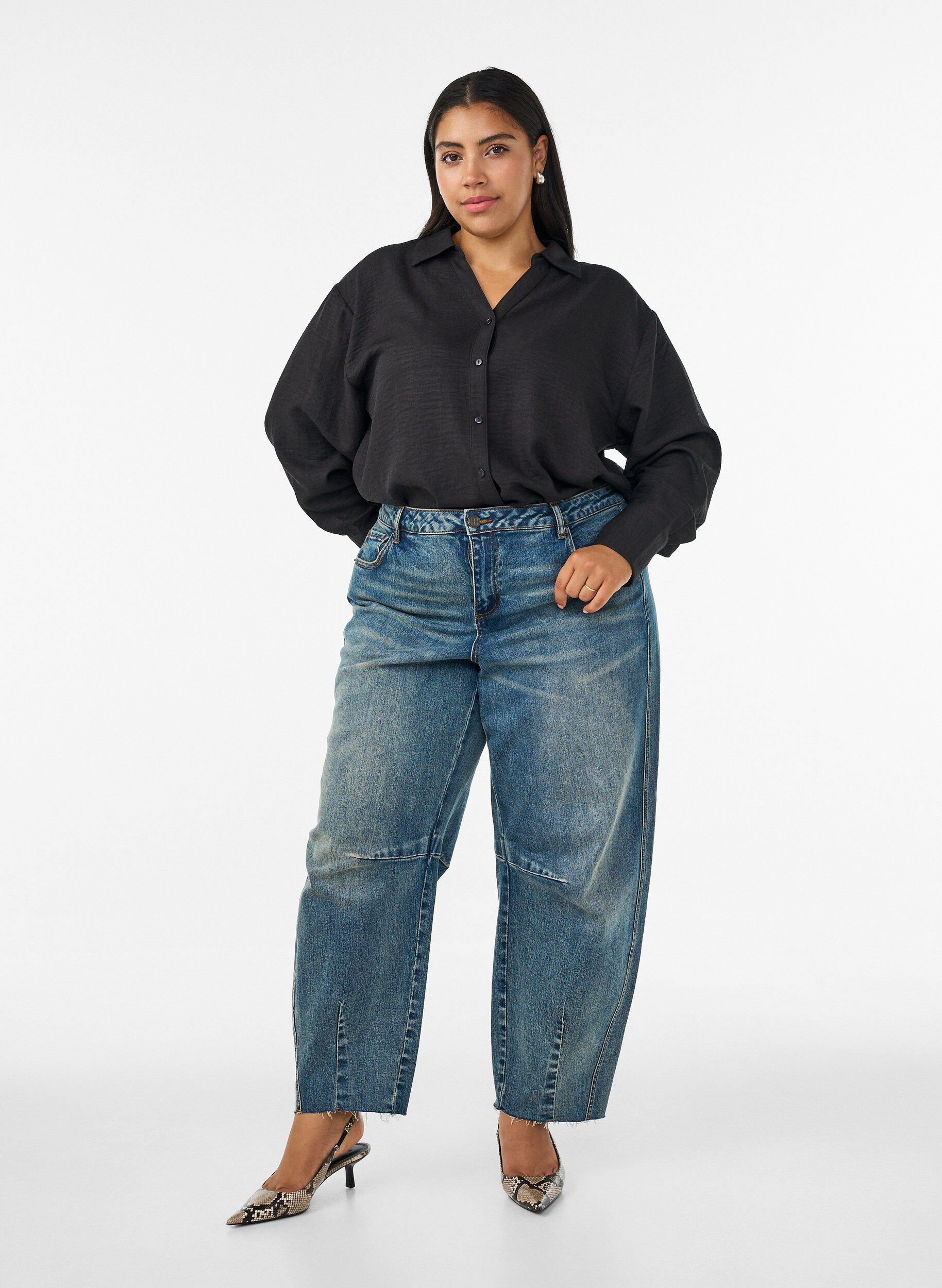 ZizziLockere Bluse mit V-Ausschnitt, Schwarz, Model image number 1