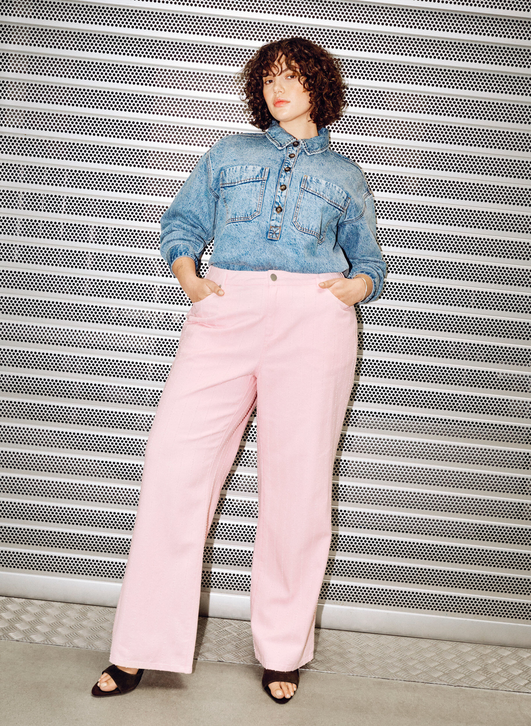 ZizziMyra Jeans aus farbigem Denim mit weiter Passform und strukturiertem Muster, Rot, Image image number 0