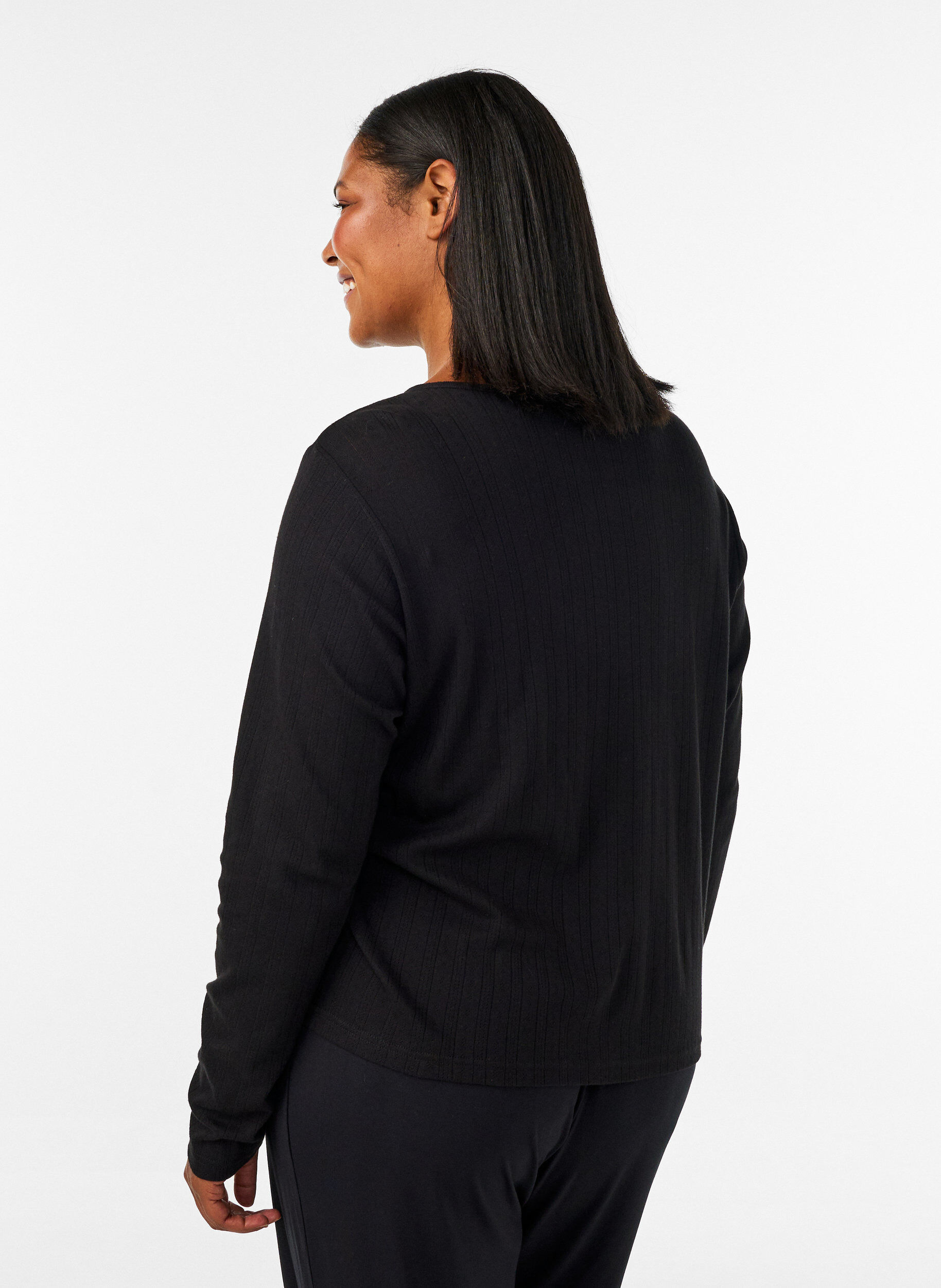 ZizziStrickjacke aus Bio-Baumwolle mit Lochstickerei, Schwarz, Model image number 2