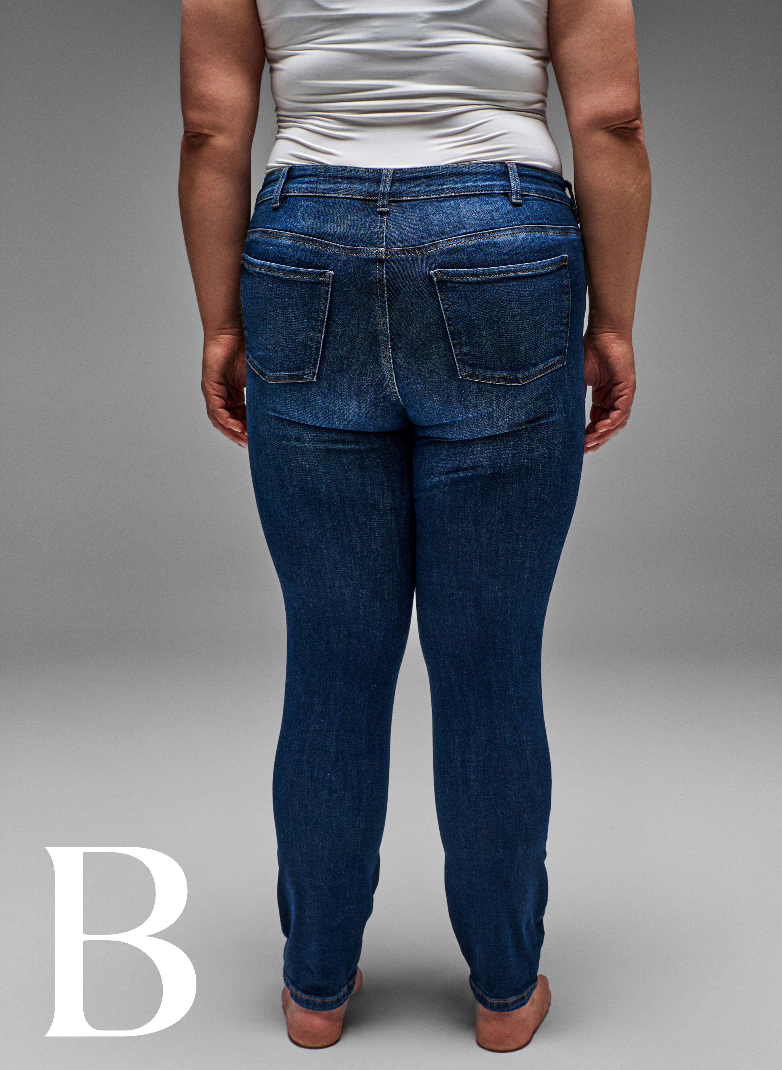 ZizziSlim fit Jeans mit normaler Taille, Dark Blue, Model image number 5