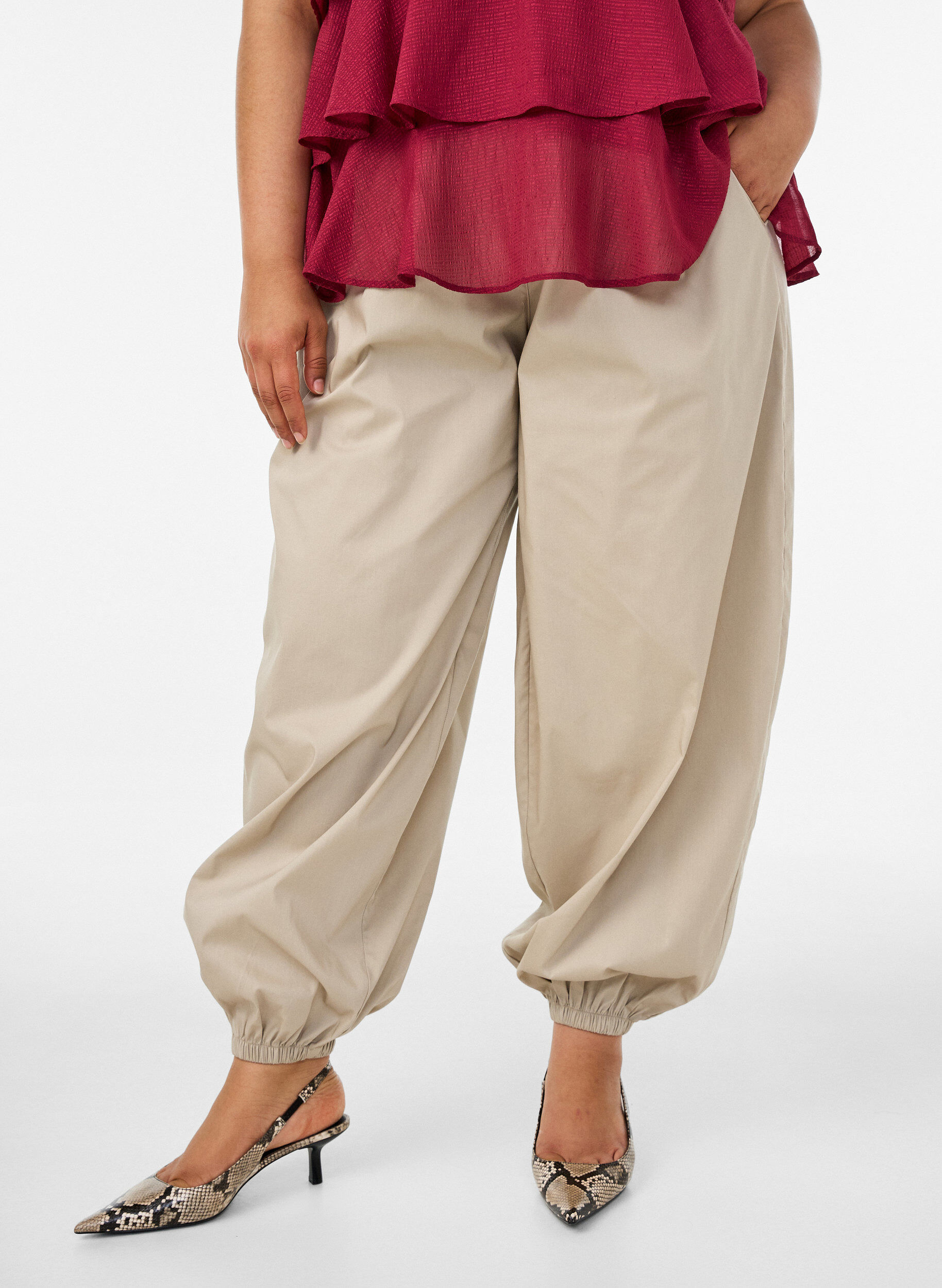 ZizziBallonhose mit Taschen und elastischem Bund, Beige, Model image number 2