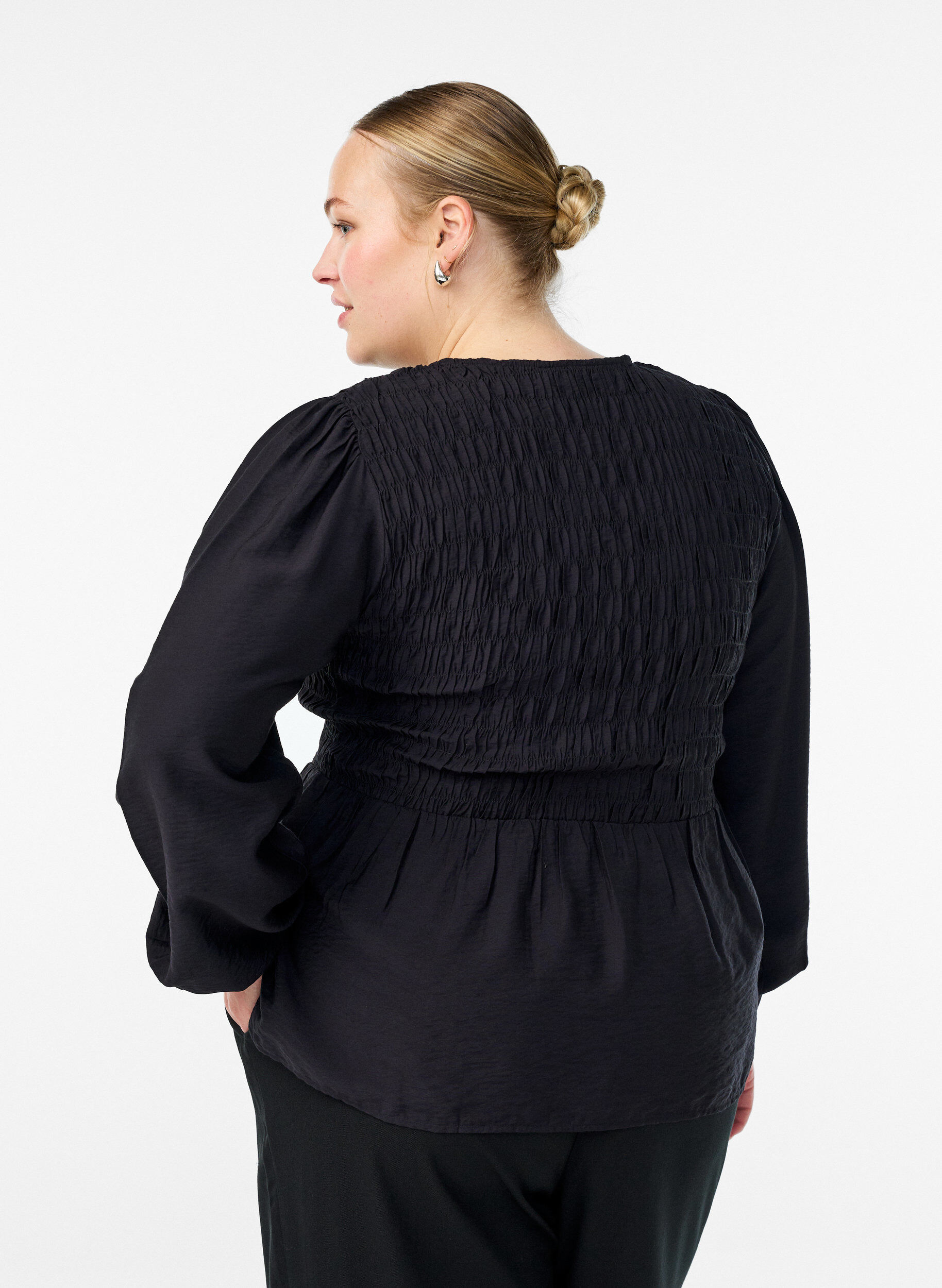 ZizziBluse mit Smock und langen &Auml;rmeln, Schwarz, Model image number 2