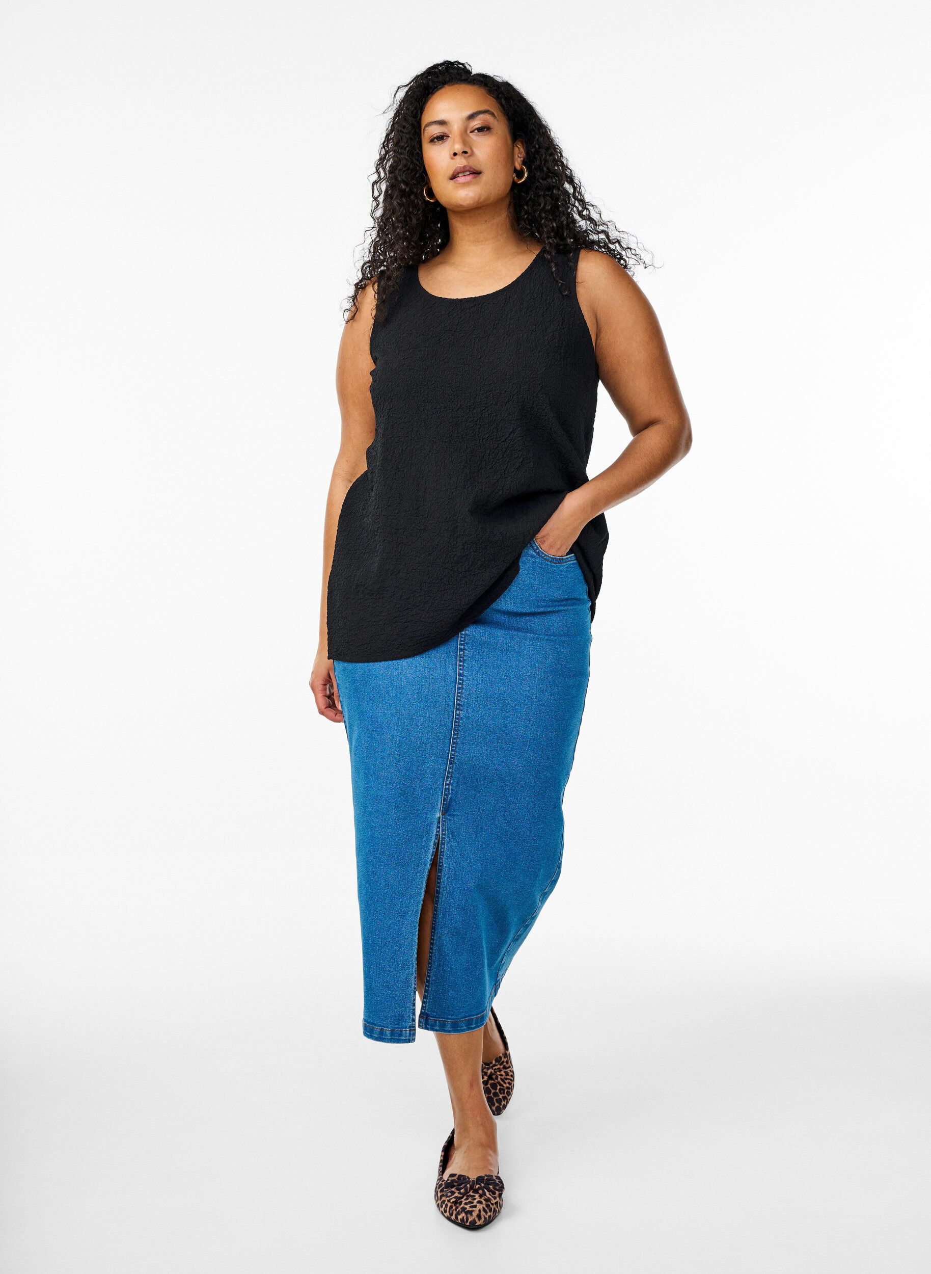 Zizzi&Auml;rmelloses Top mit Struktur, Schwarz, Model image number 1